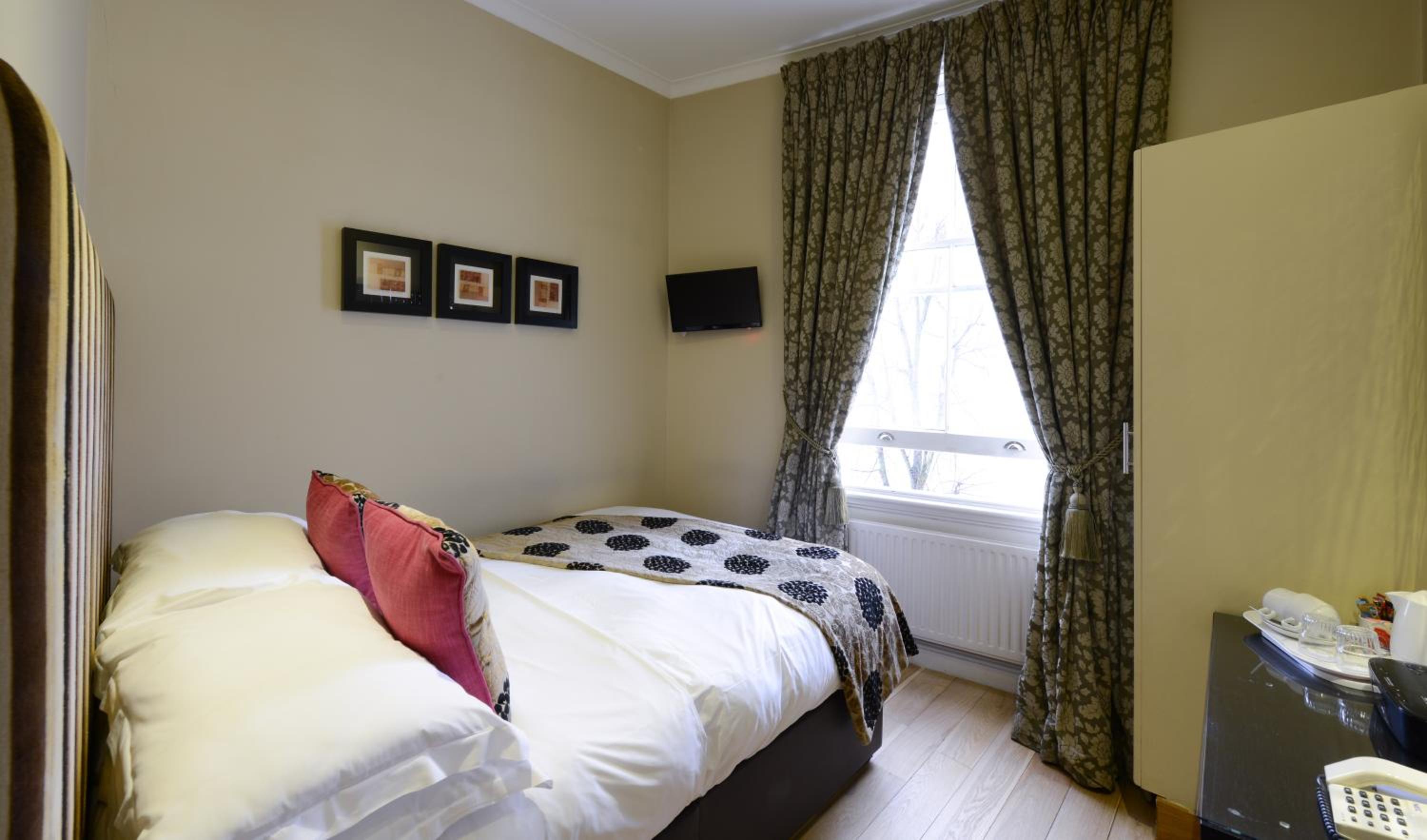 Standard Double Room photo 2
