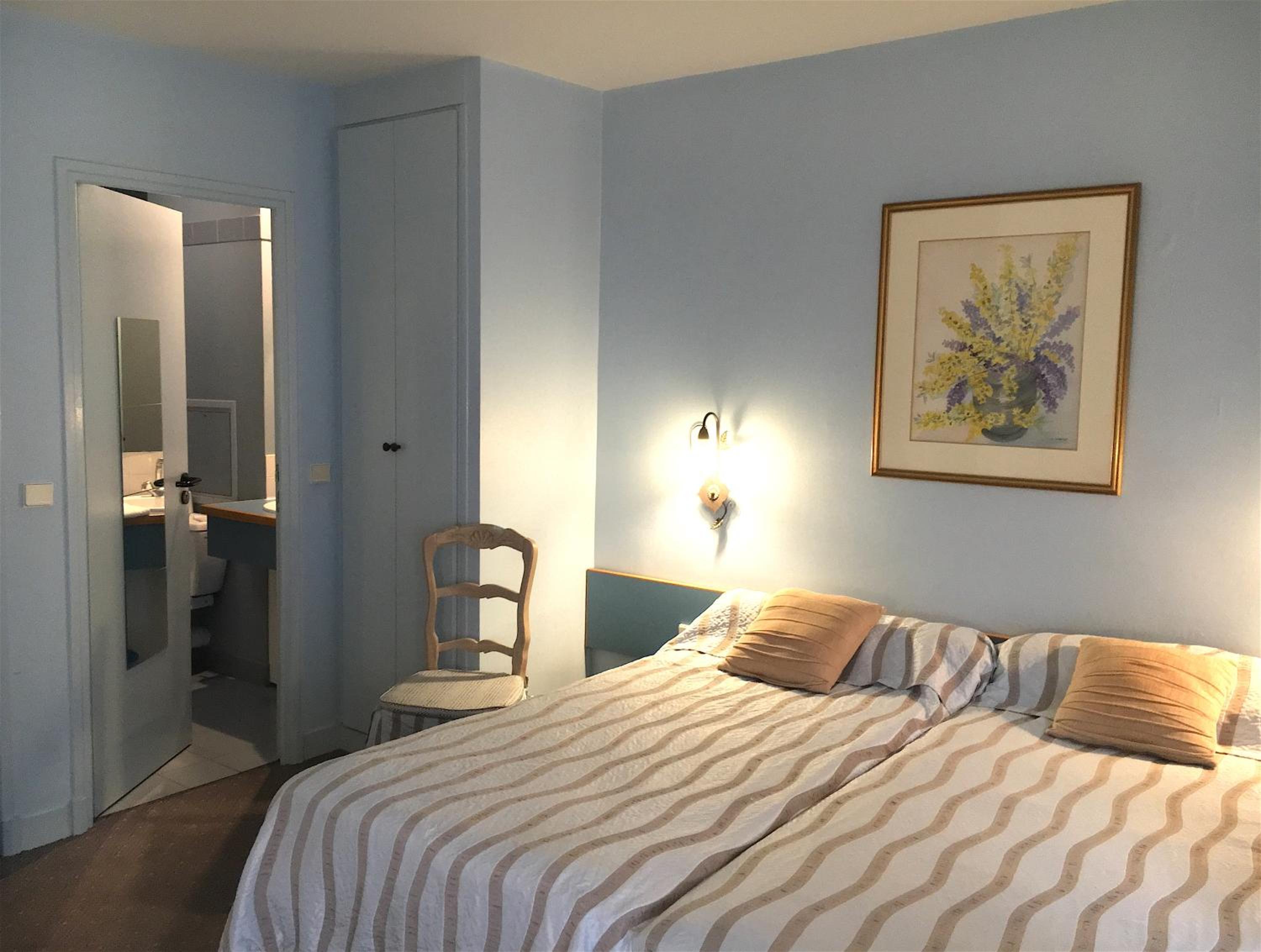 Twin Room with Bath photo 3