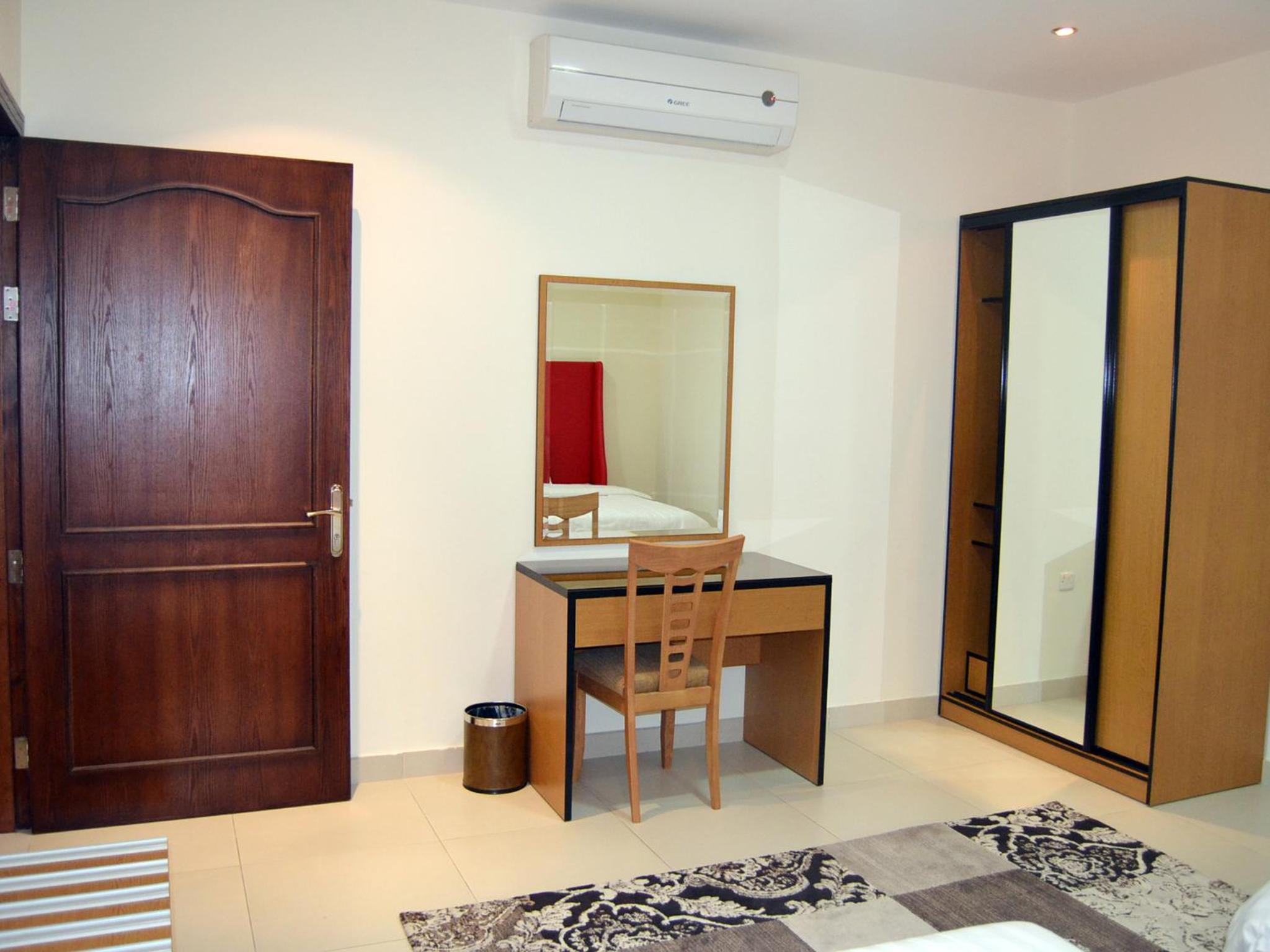 Studio Apartment photo 2