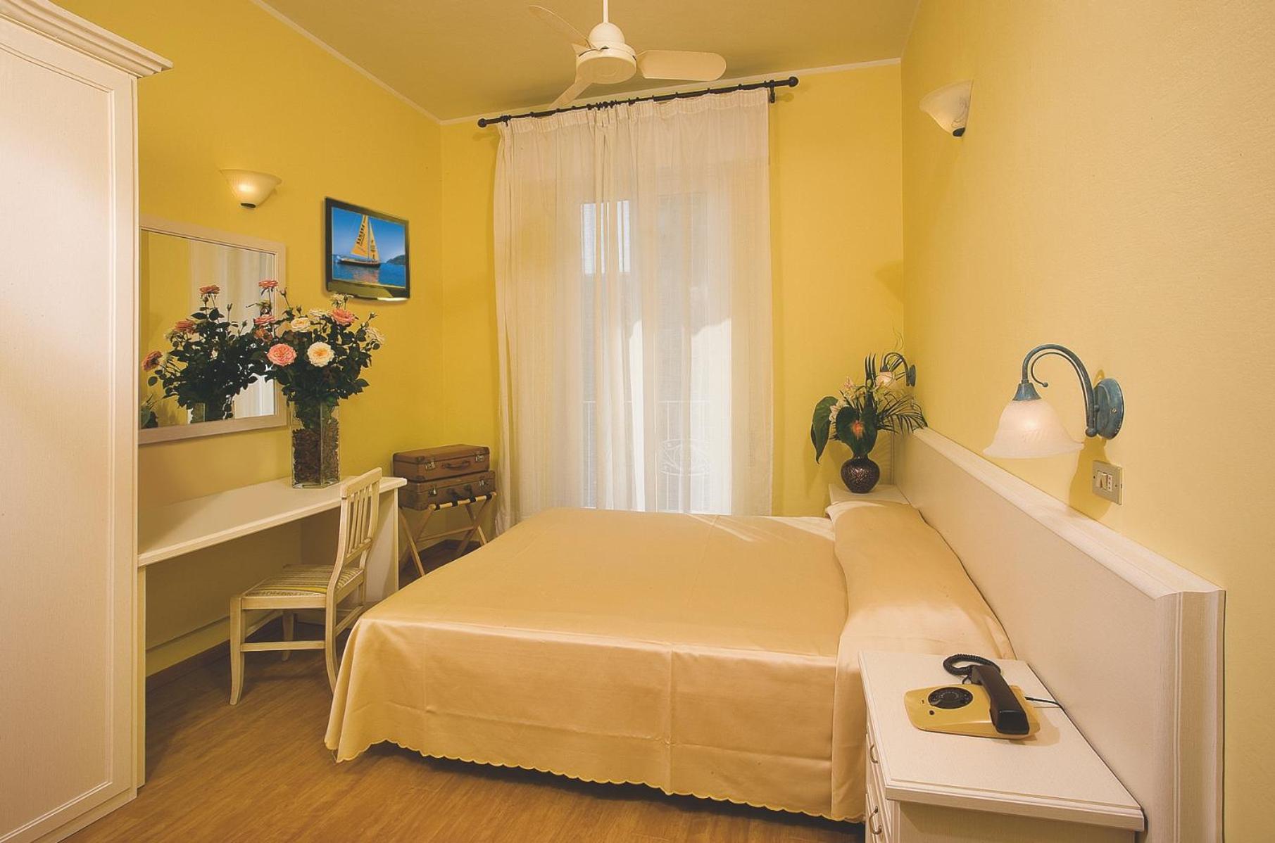 Double or Twin Room photo 2