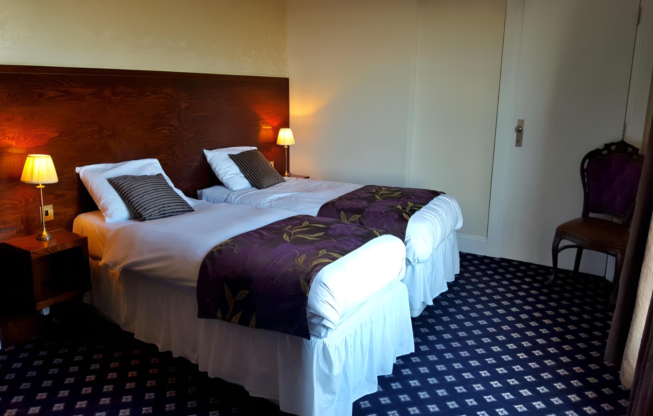  Feature Convertible Room – Twins or King photo 2