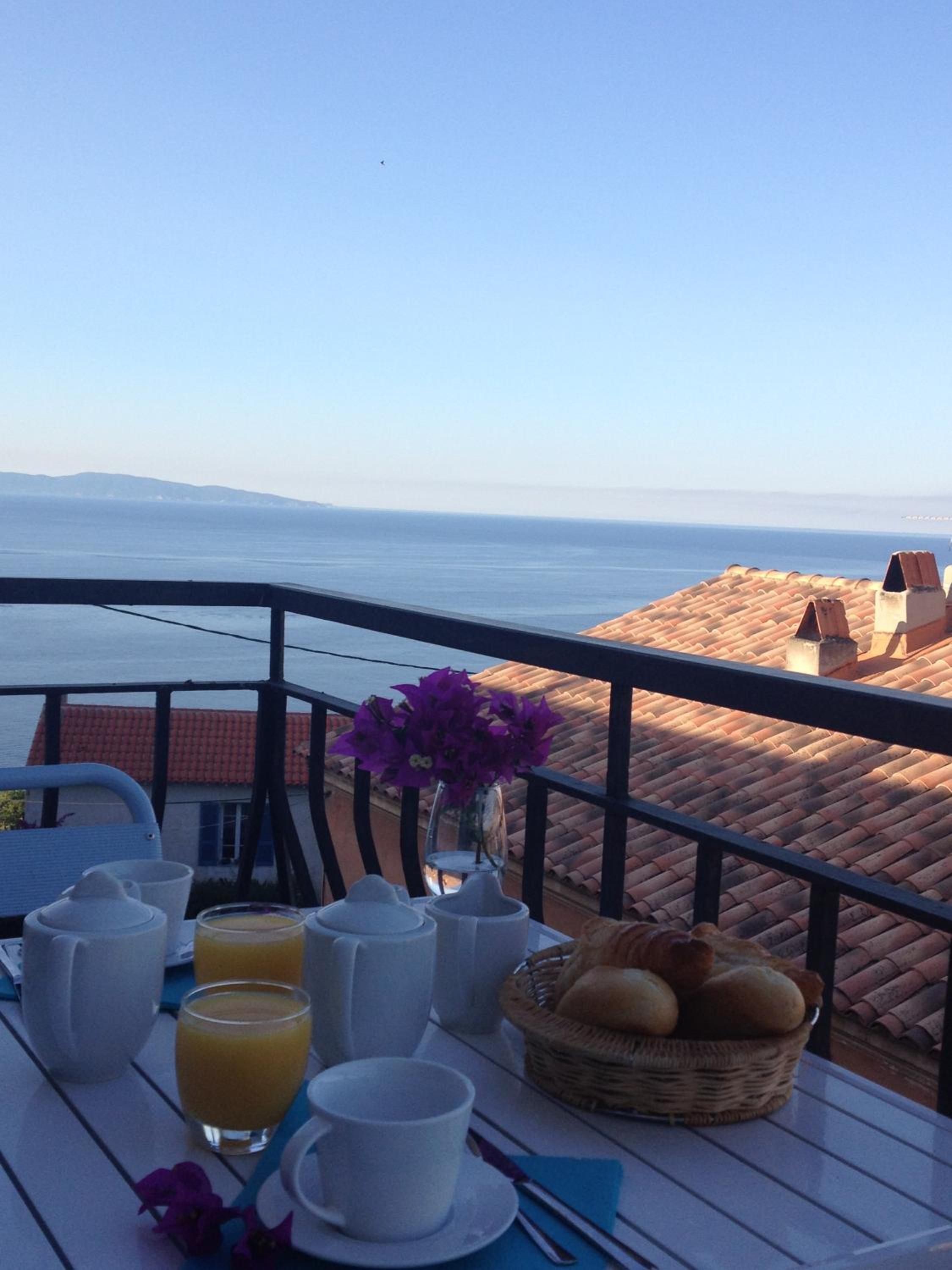 Double Room with Balcony and Sea View photo 3