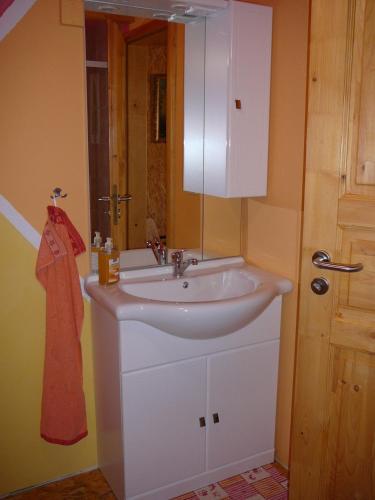 Double Room with Private Bathroom - Photo 7