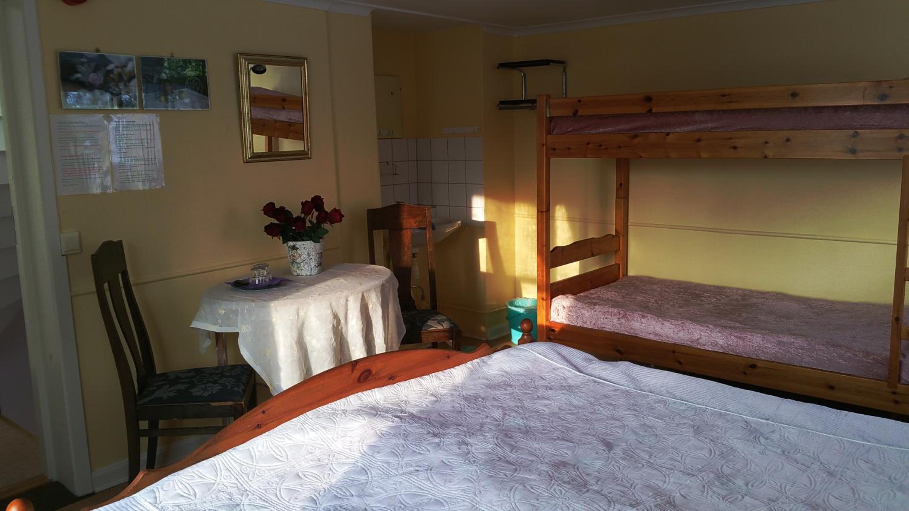 Quadruple Room with Shared Bathroom photo 3