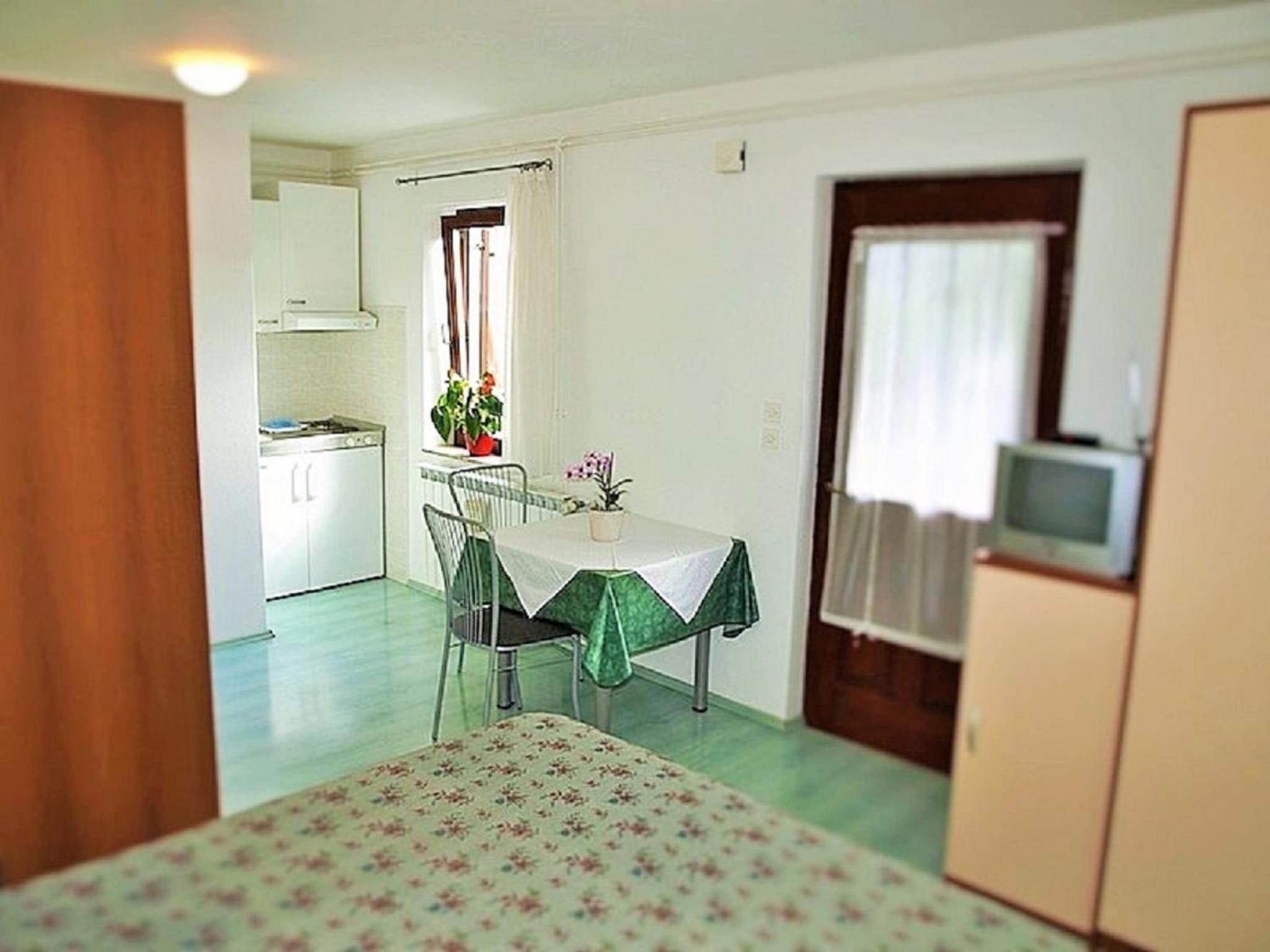 Studio Apartment - Photo 6