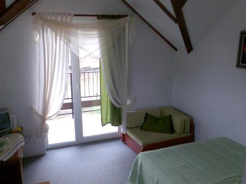 Deluxe Double Room (2 Adults + 1 Child) photo 1
