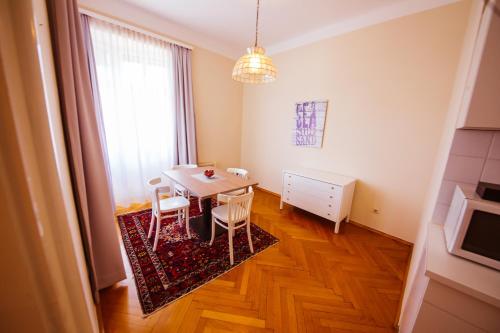 Apartment with Lake View photo 2
