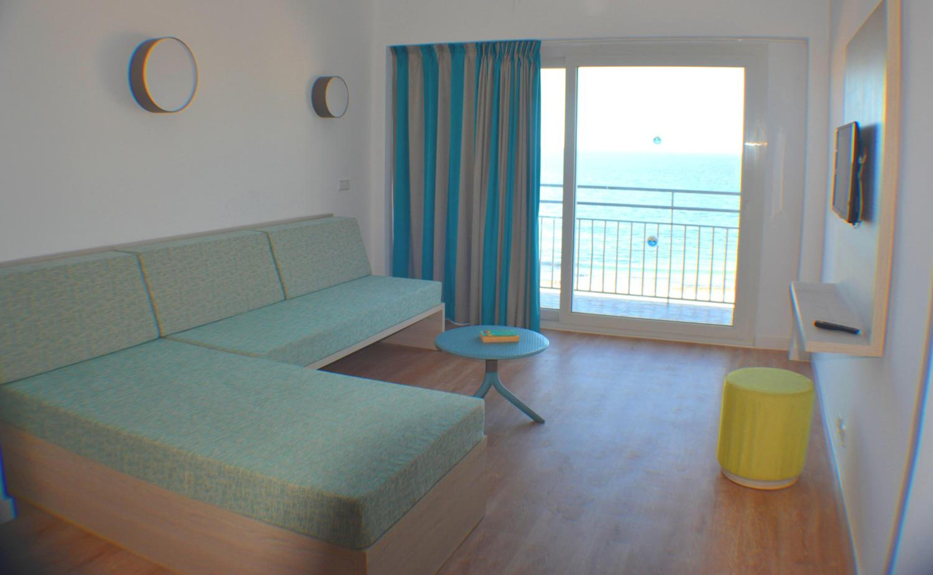 Deluxe One-Bedroom Apartment with Sea View