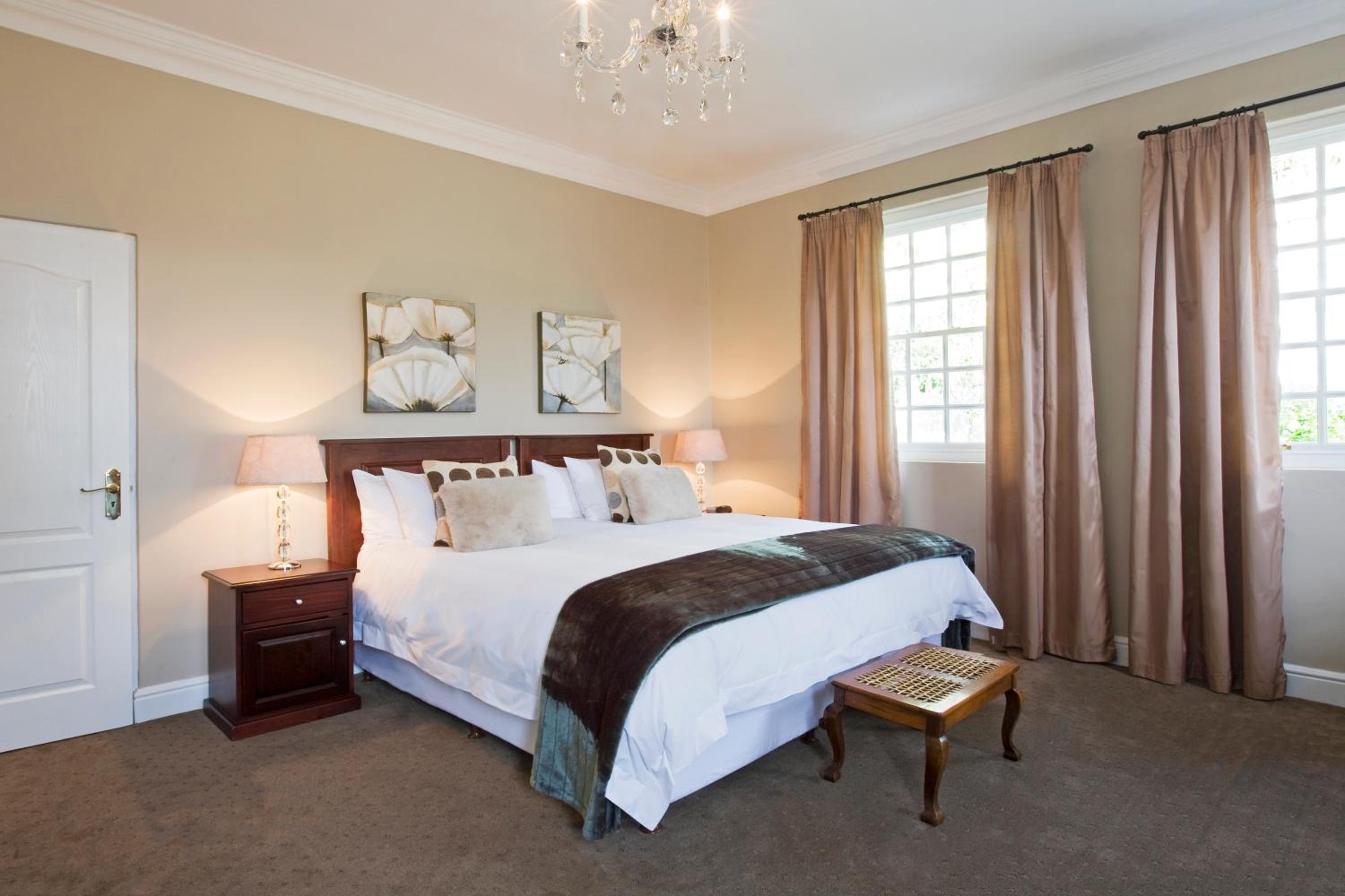 King Room with Sofa Bed - Room 8 photo 3
