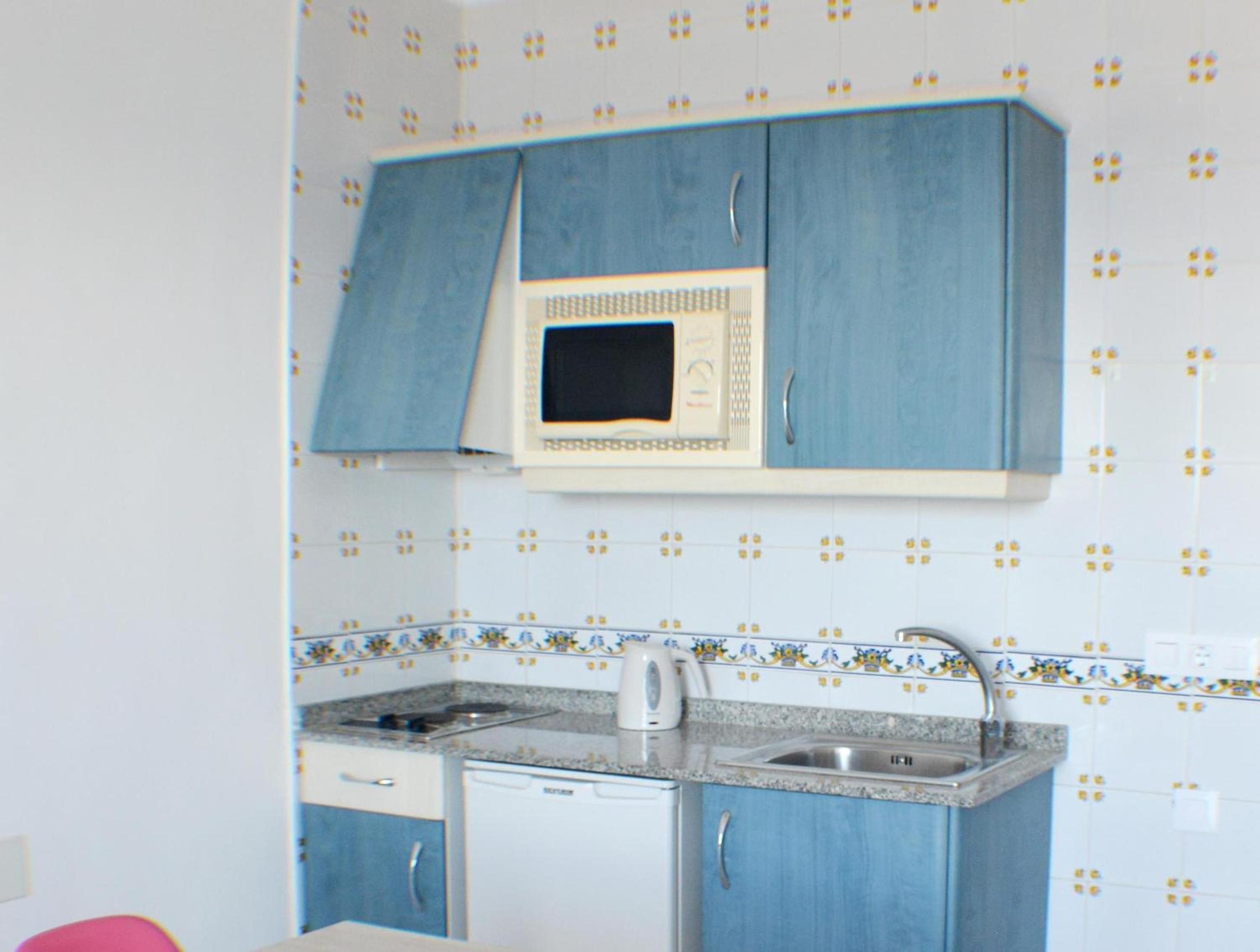 Deluxe One-Bedroom Apartment with Sea View thumbnail 5