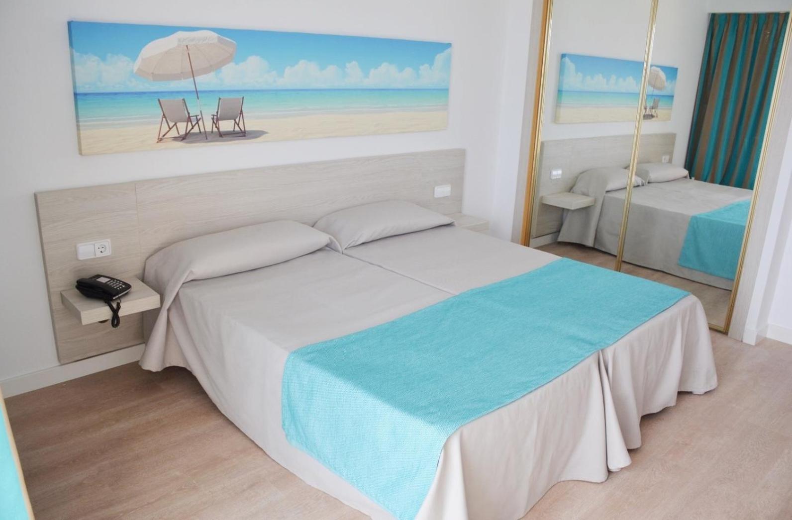 Deluxe One-Bedroom Apartment with Sea View