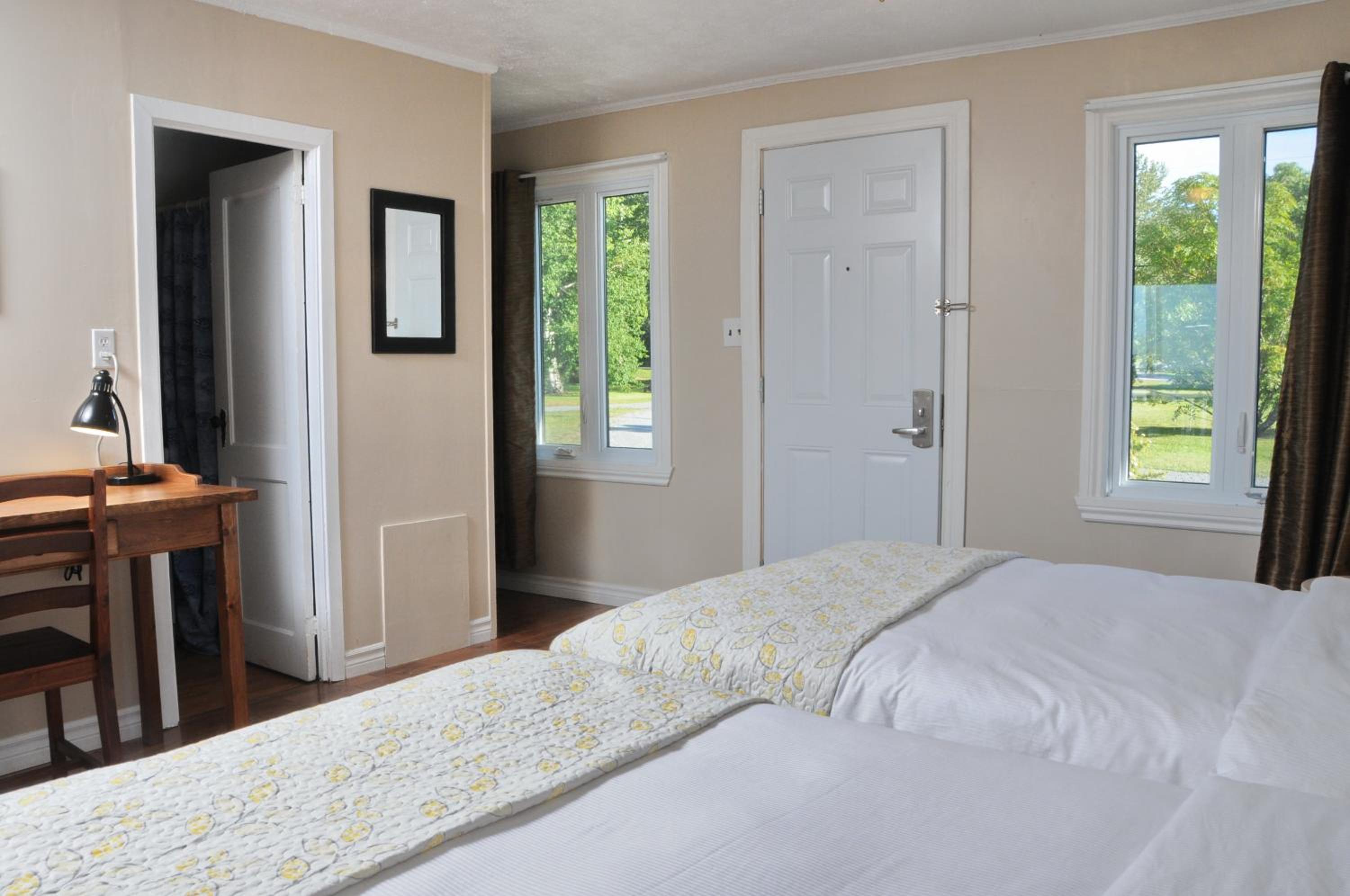 Double Room with Two Double Beds with Kitchenette photo 2