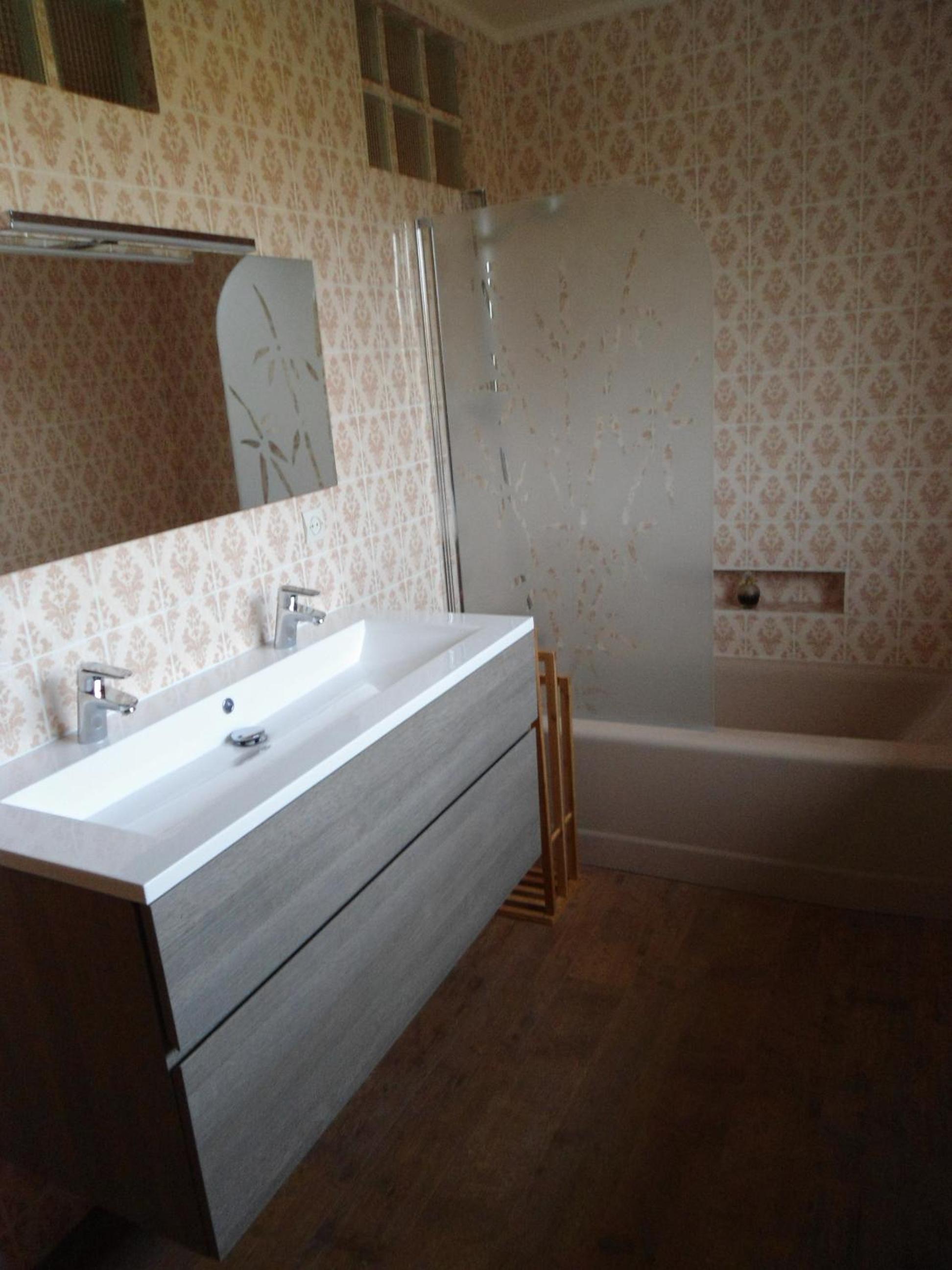 Double Room with Shared Bathroom photo 2
