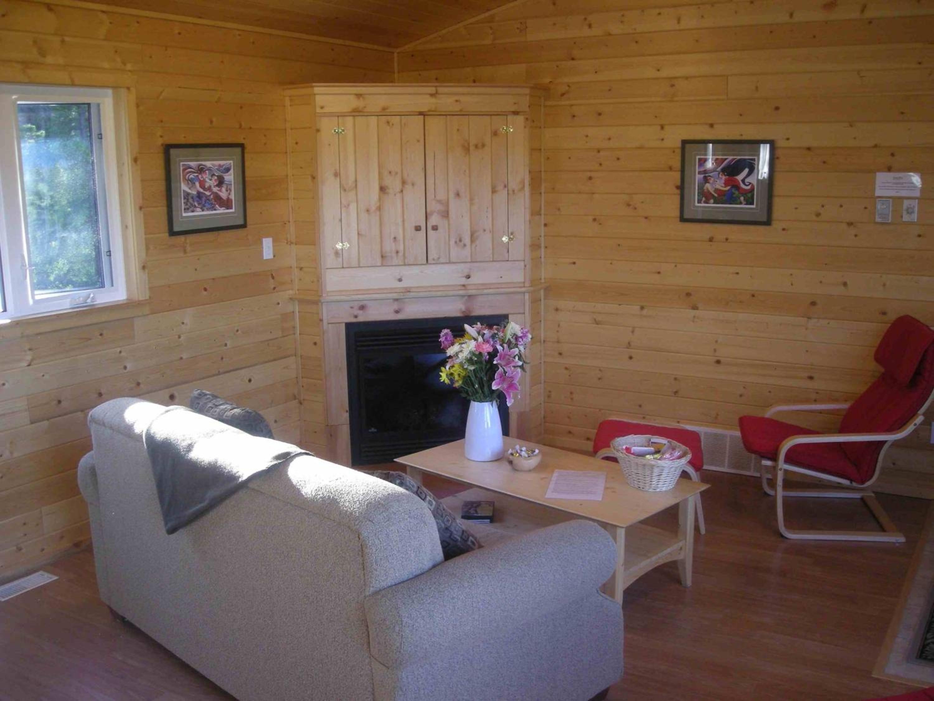 Two-Bedroom Cottage photo 3