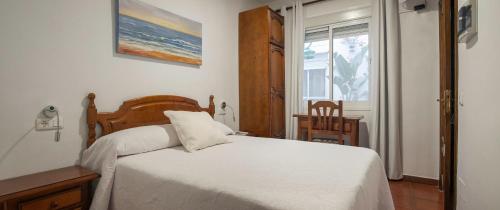 Economy Double Room no extra bed/cot photo 2