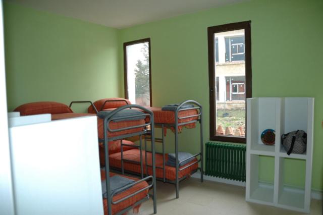 8-Bed Mixed Dormitory Room photo 2