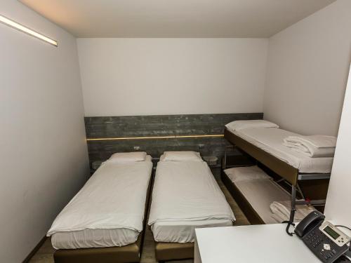 Single Bed in Mixed Dormitory Room photo 1
