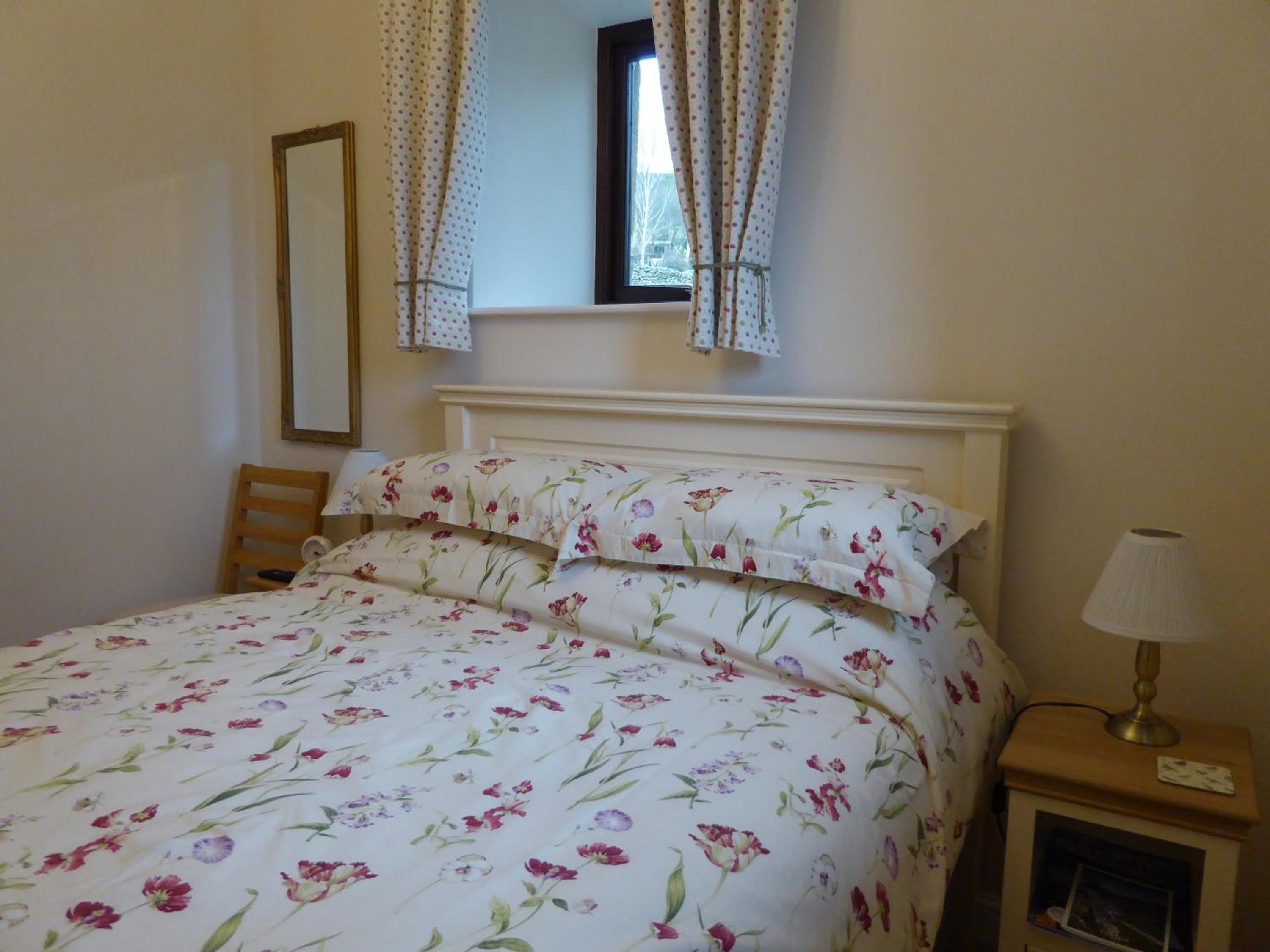 Small Double Room with Separate Private Bathroom photo 1