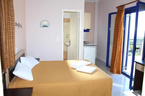 Studio Apartment with Sea View photo 1