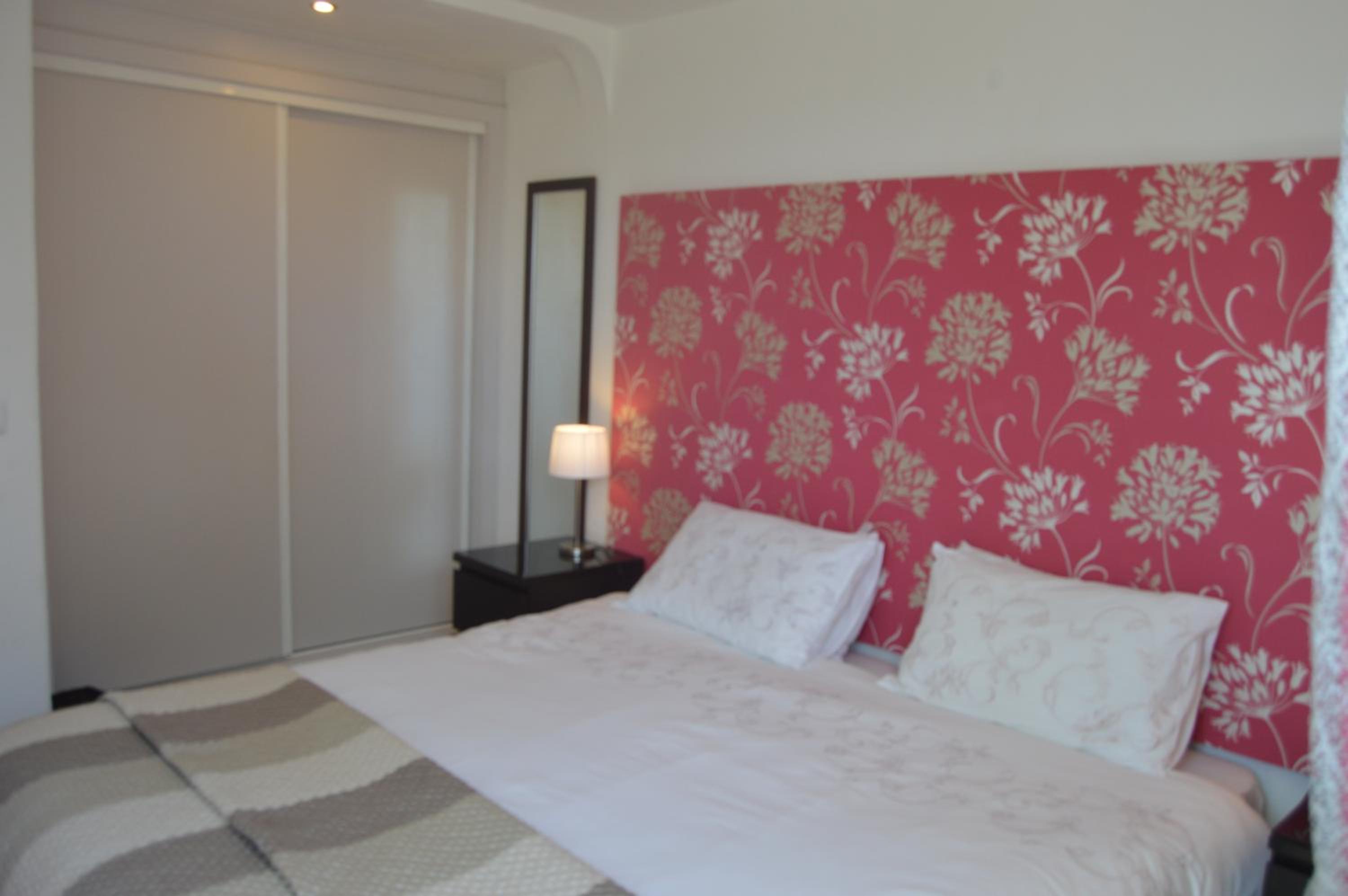 One-Bedroom Apartment with Sea View photo 3