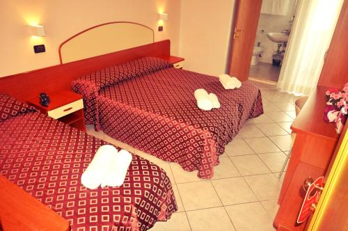 Triple Room with Balcony and Lateral Sea View