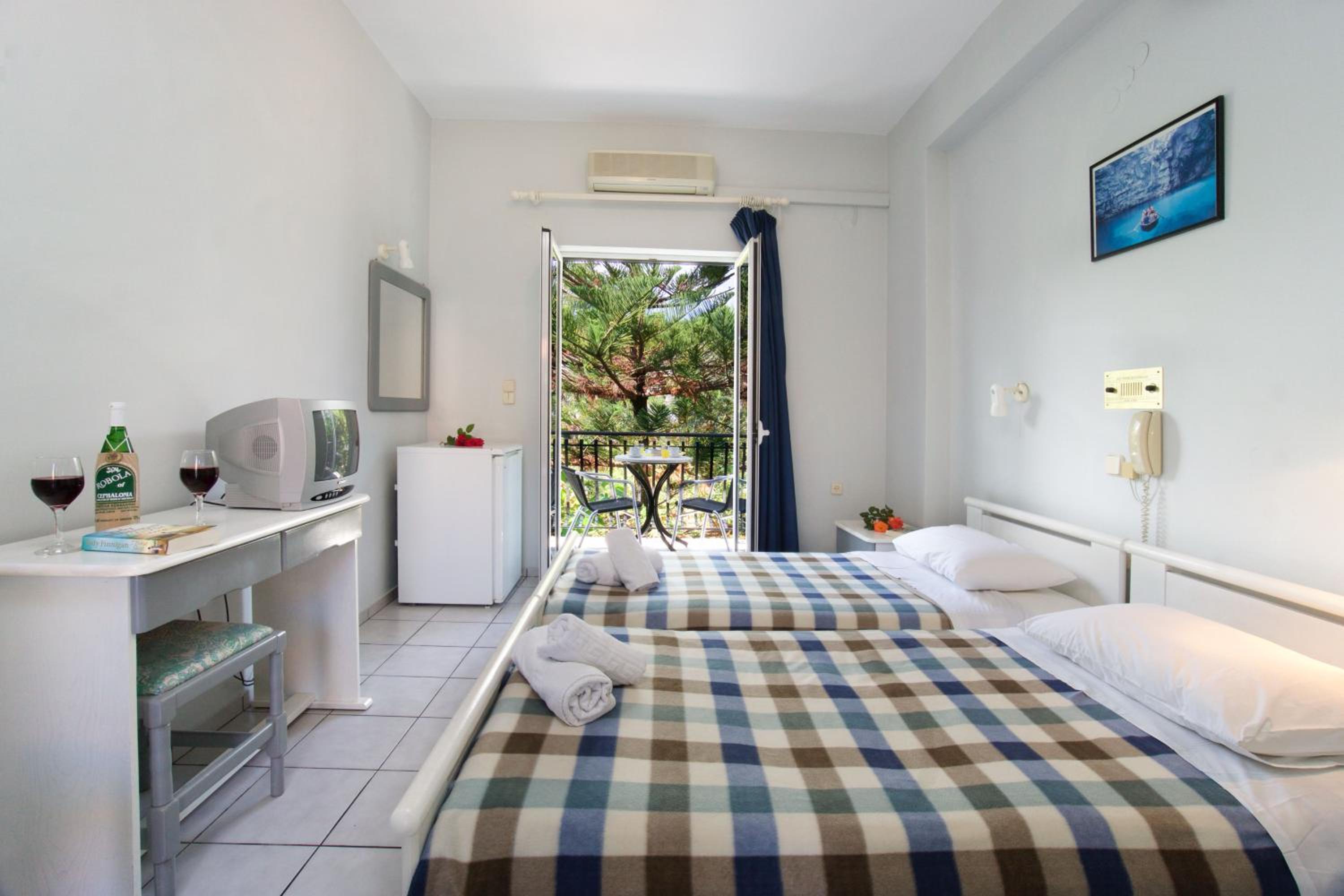 Double or Twin Room with Garden View photo 2