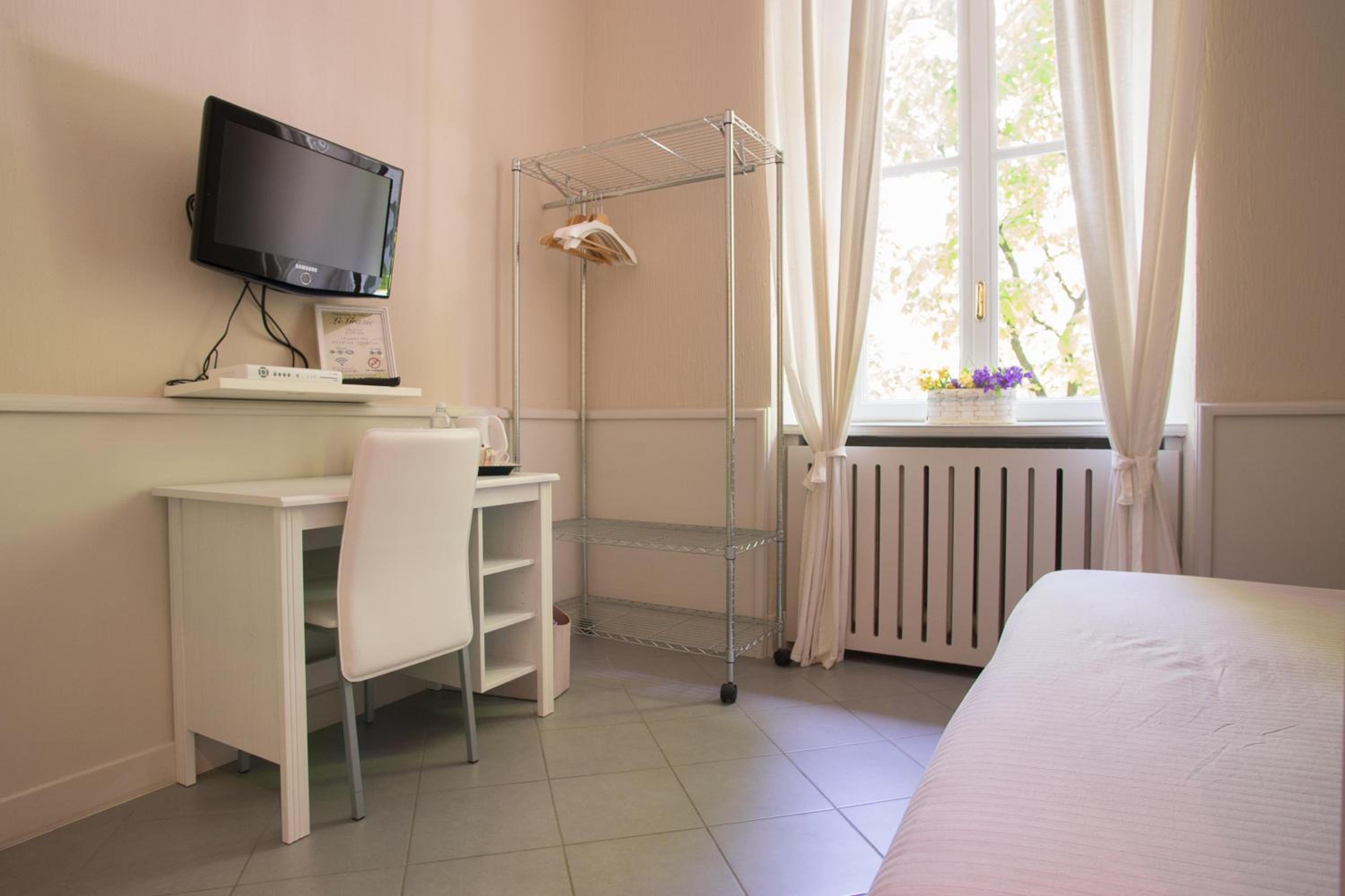 Double Room with Private Bathroom photo 2