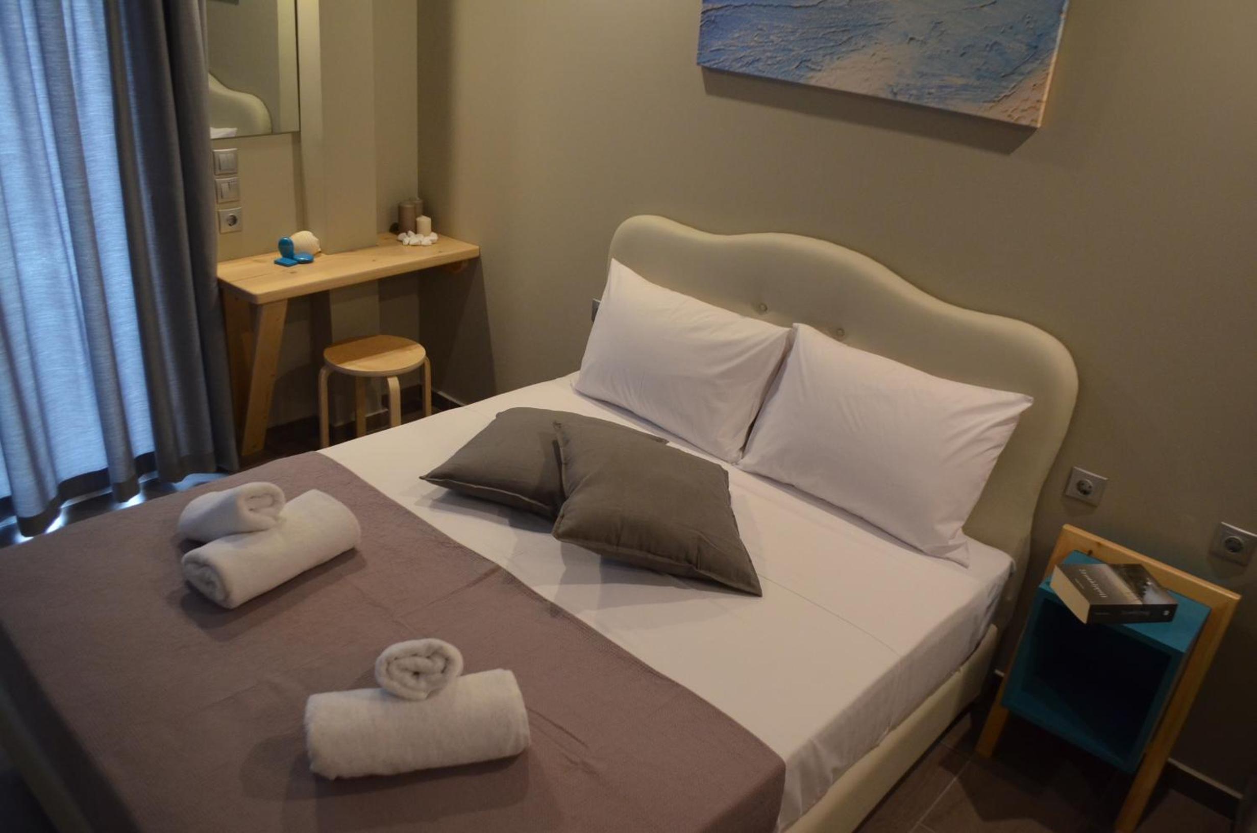 Double Room with Balcony - Photo 11