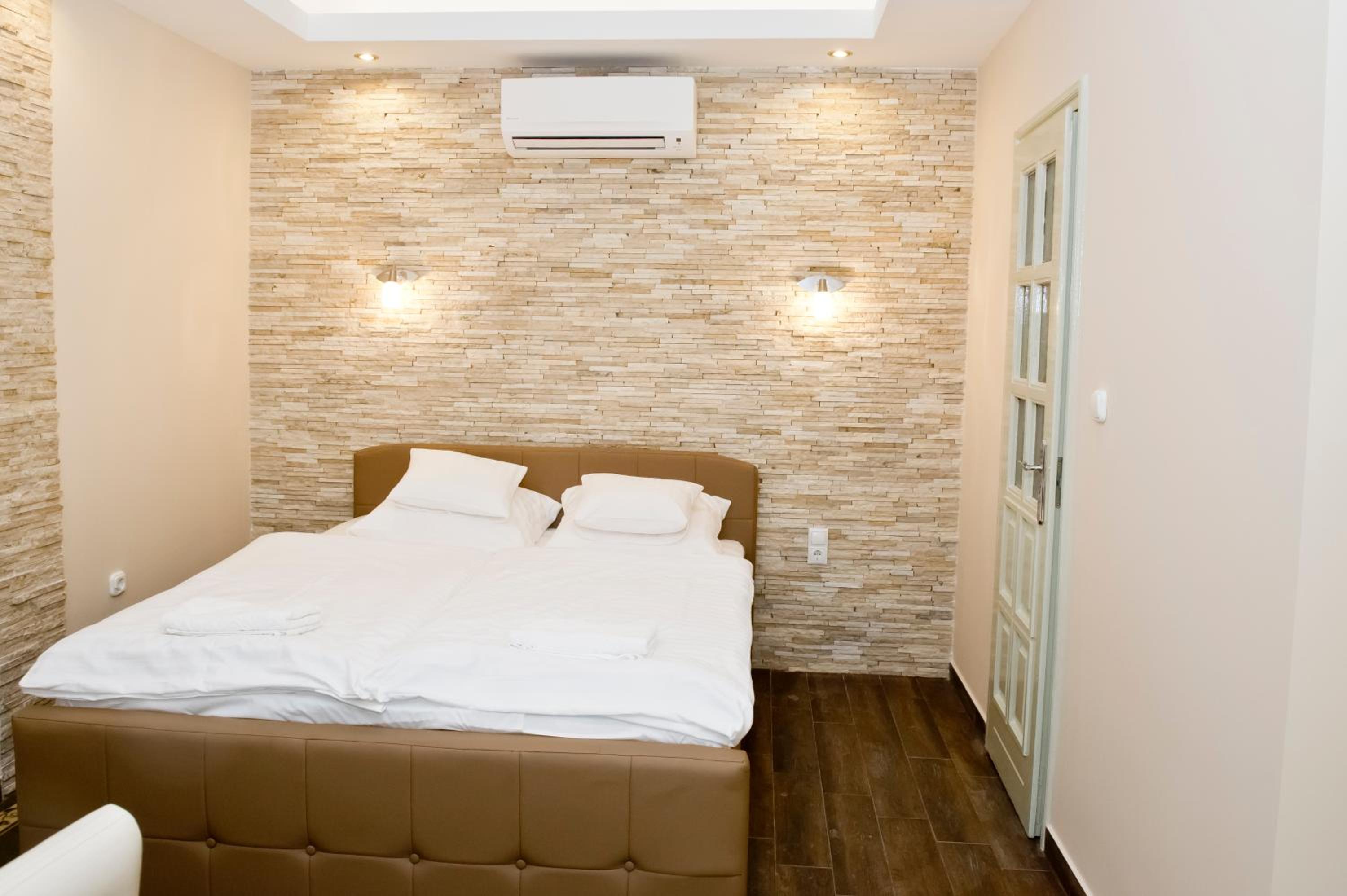 Deluxe King Room - Photo 4