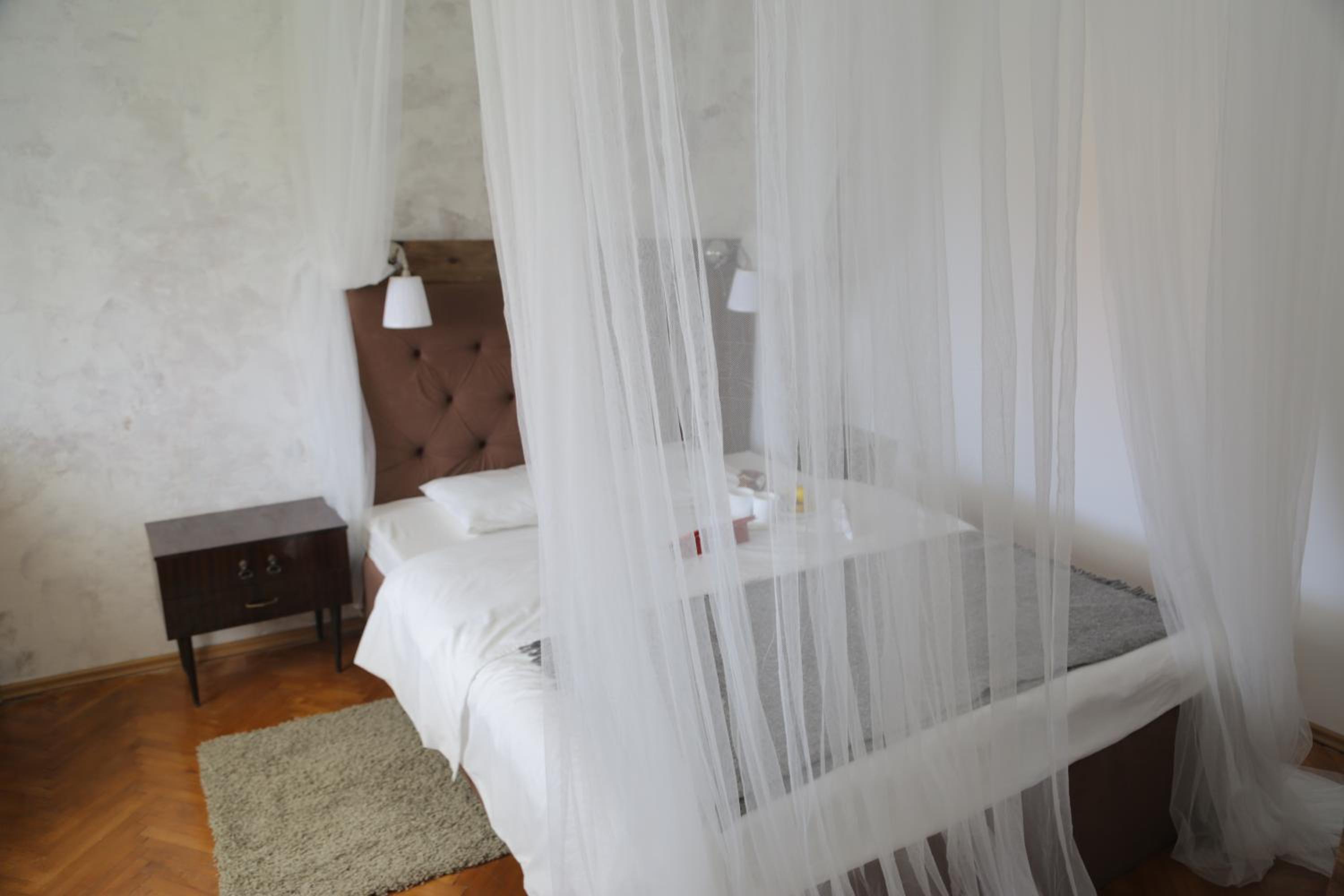 Deluxe Queen Room - Photo 14
