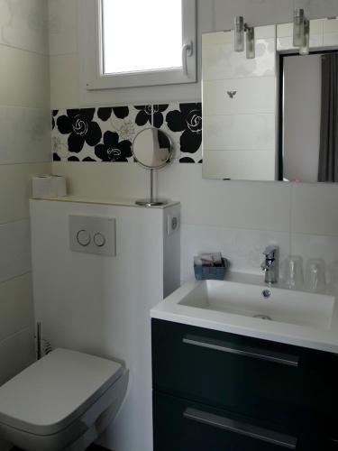 Comfort Triple Room with Shower photo 2