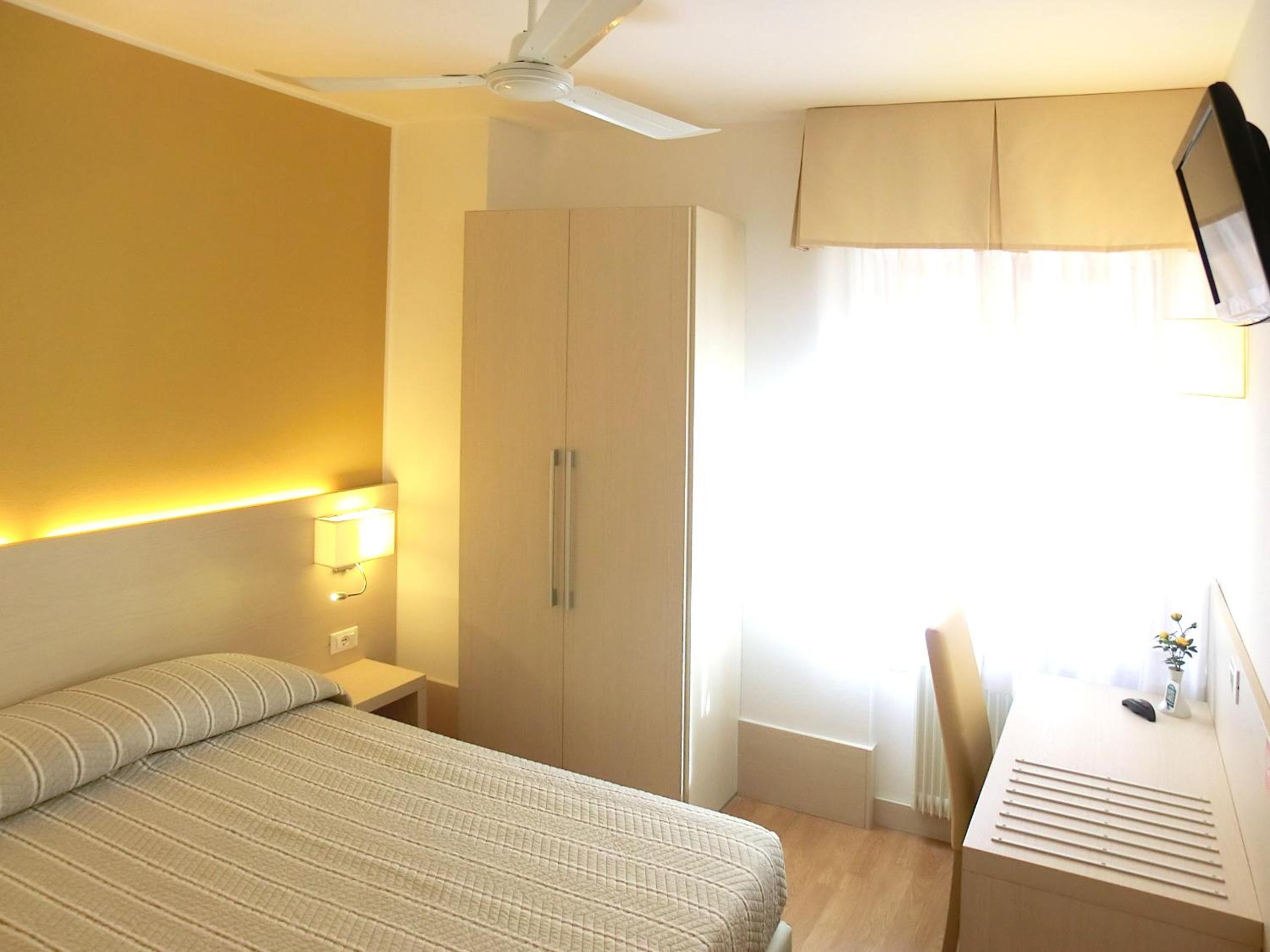 Single Room photo 2