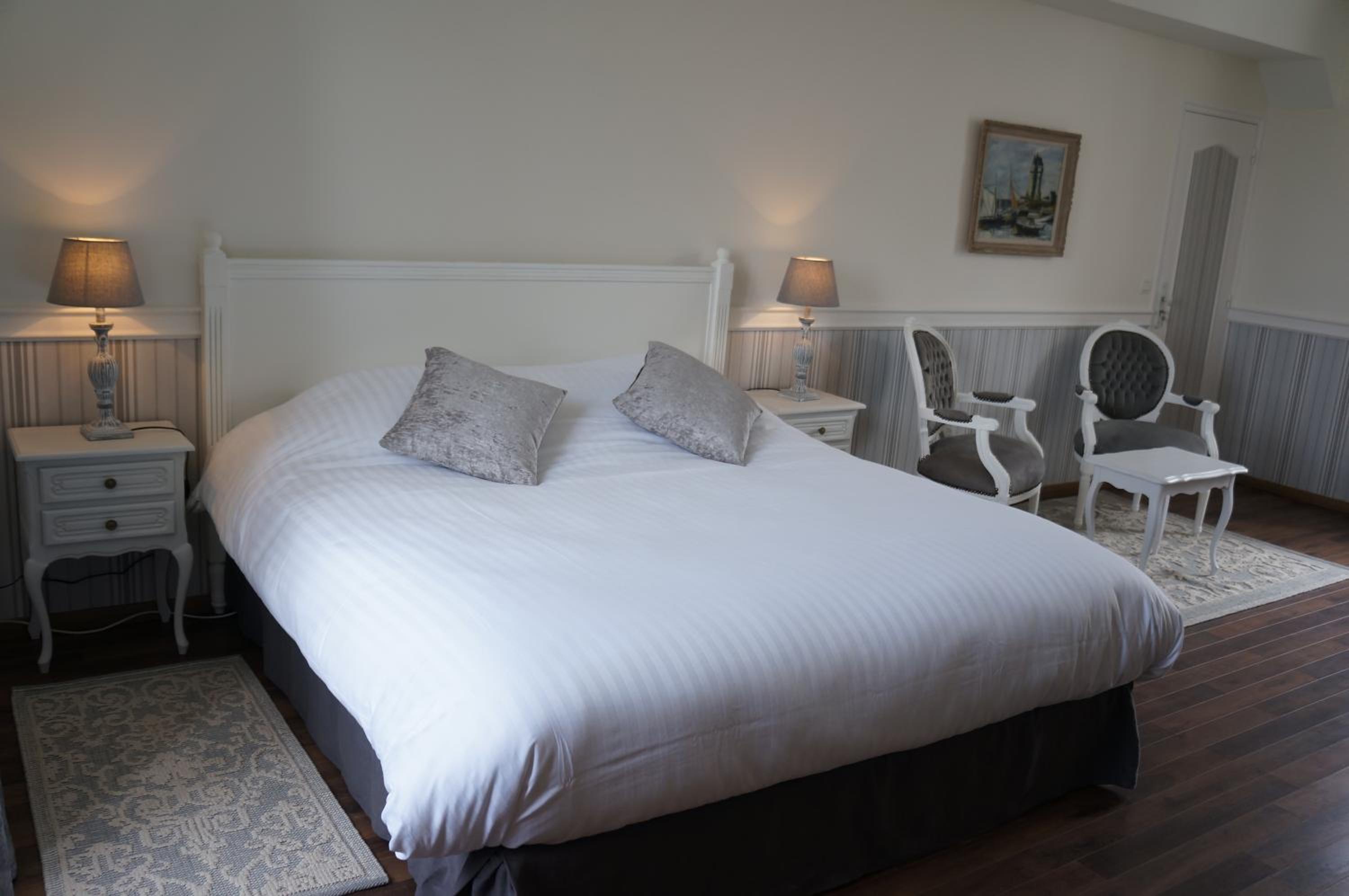 Deluxe King Room photo 1