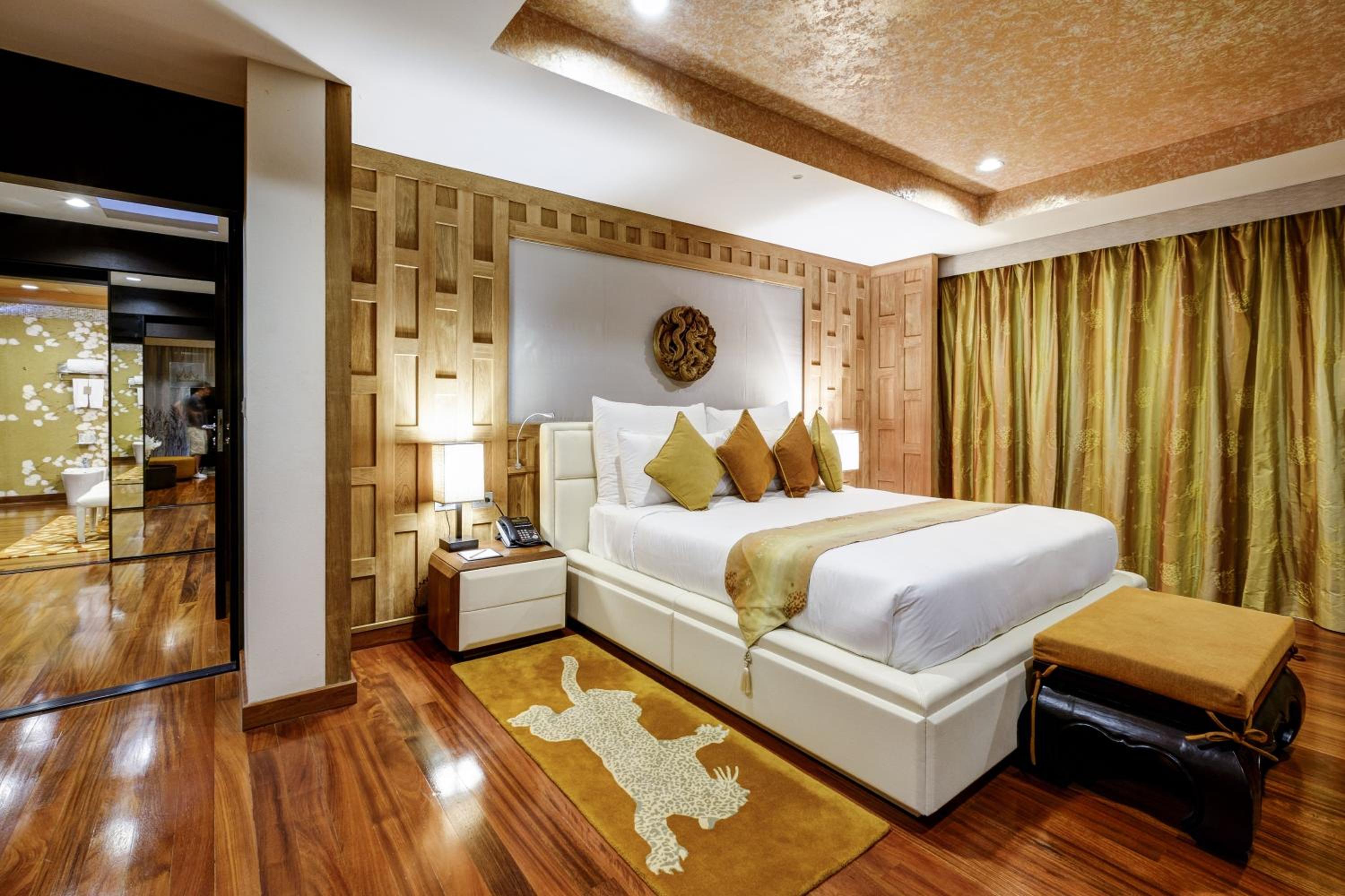 Royal Suite photo 2