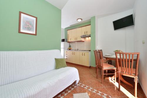 Apartment with Garden View photo 3