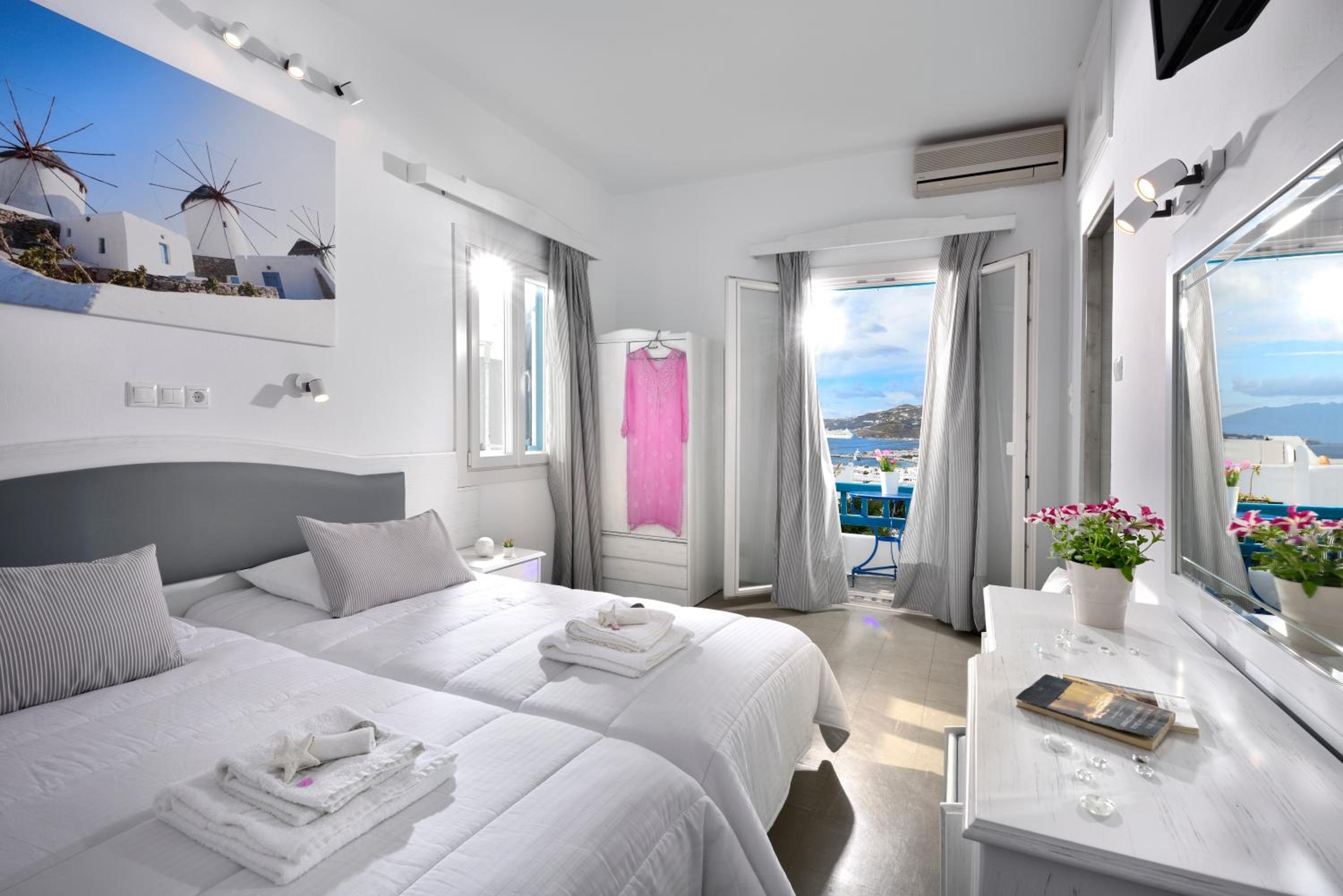 Double or Twin Room with Sea View photo 1