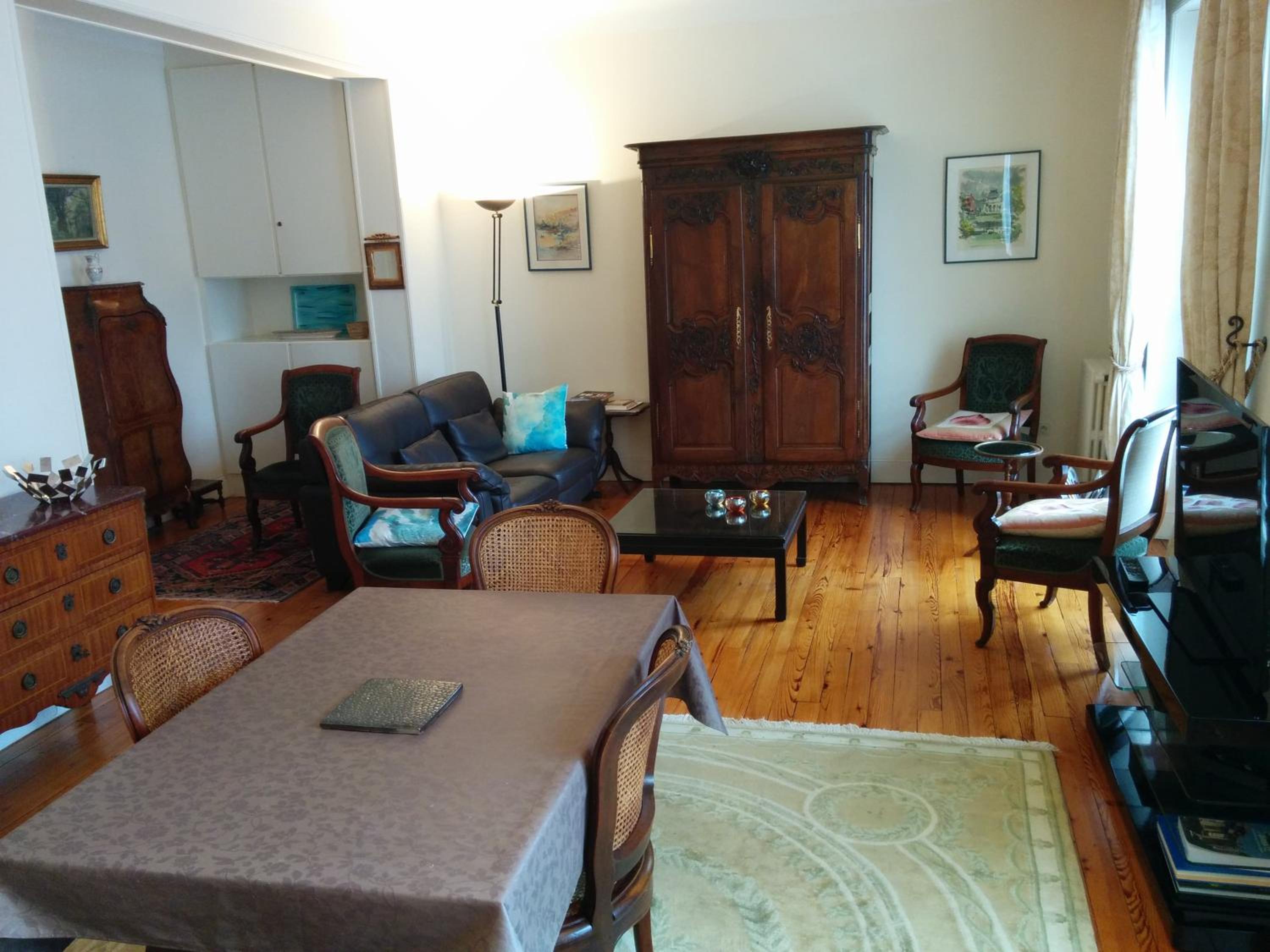 Three-Bedroom Apartment - Photo 6