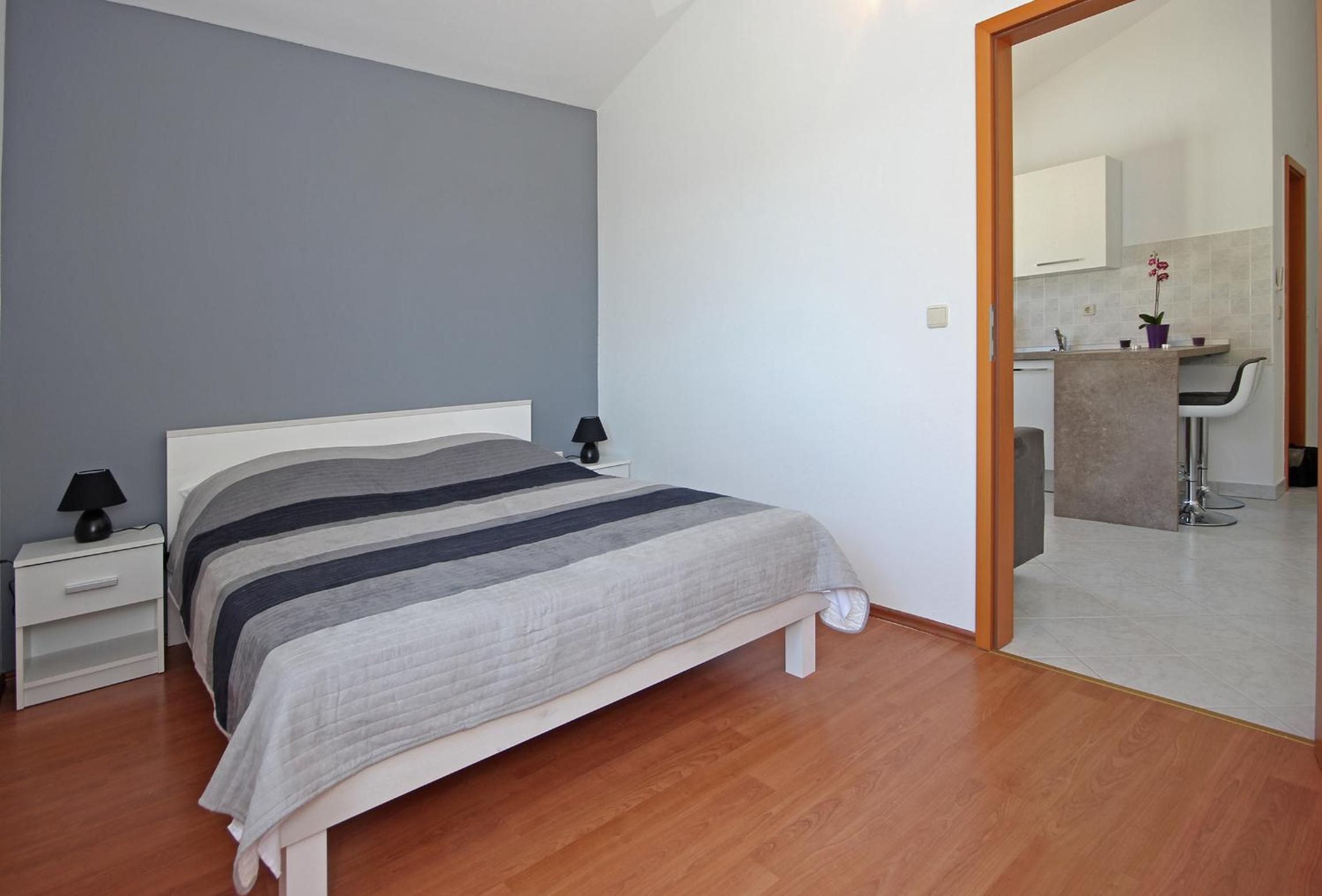 One-Bedroom Apartment photo 2