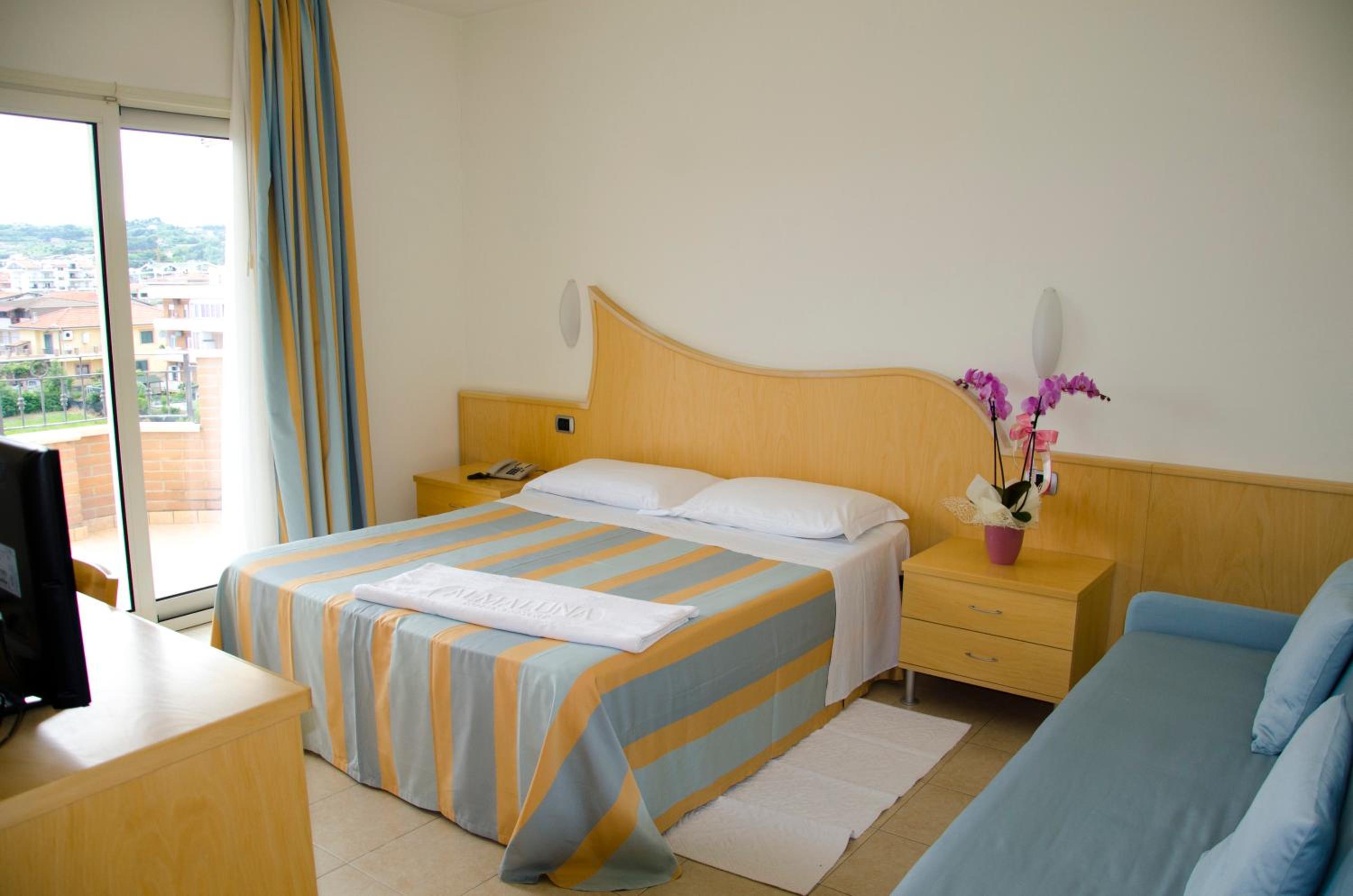 Almaluna Hotel & Resort