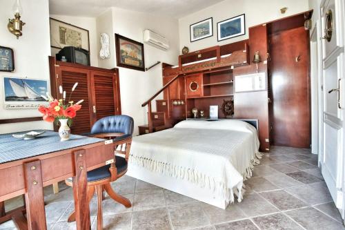 Deluxe Double Room with Balcony and Sea View