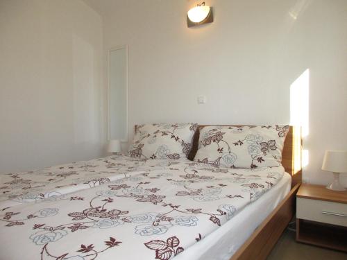 Apartment with Balcony and Sea View - Photo 24