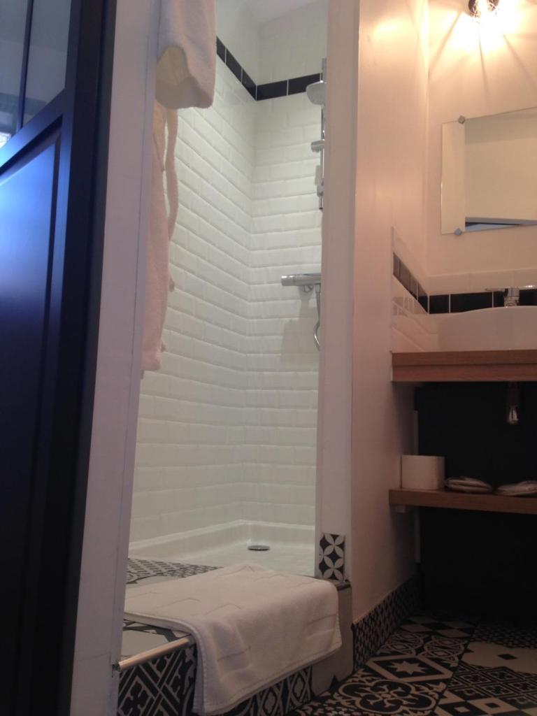 Double Room - Photo 15