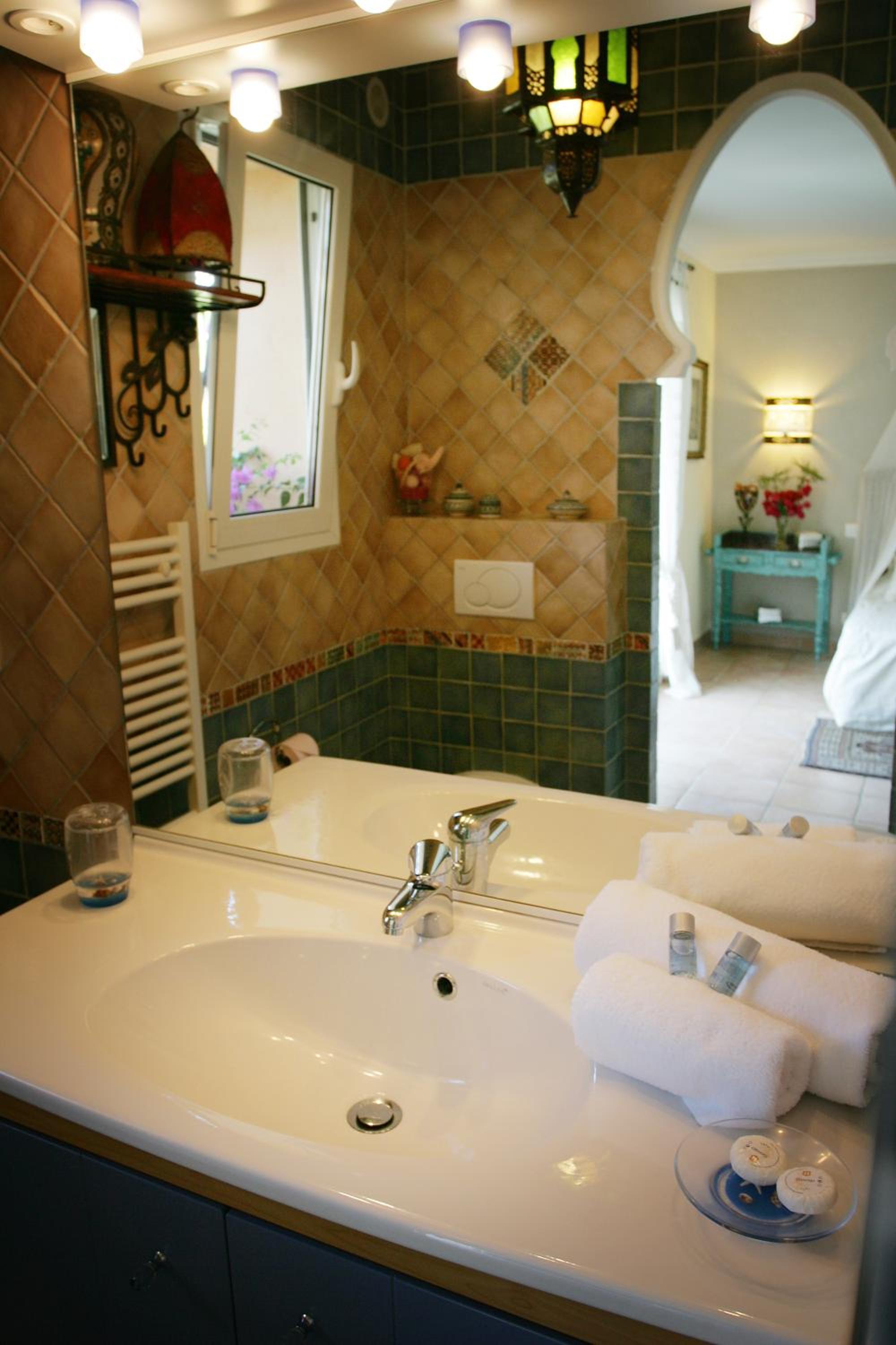 Deluxe Double Room with Sea View - Photo 3