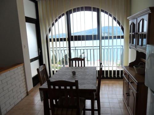 One-Bedroom Apartment With Balcony and Sea View  (3 Adults) - Photo 11