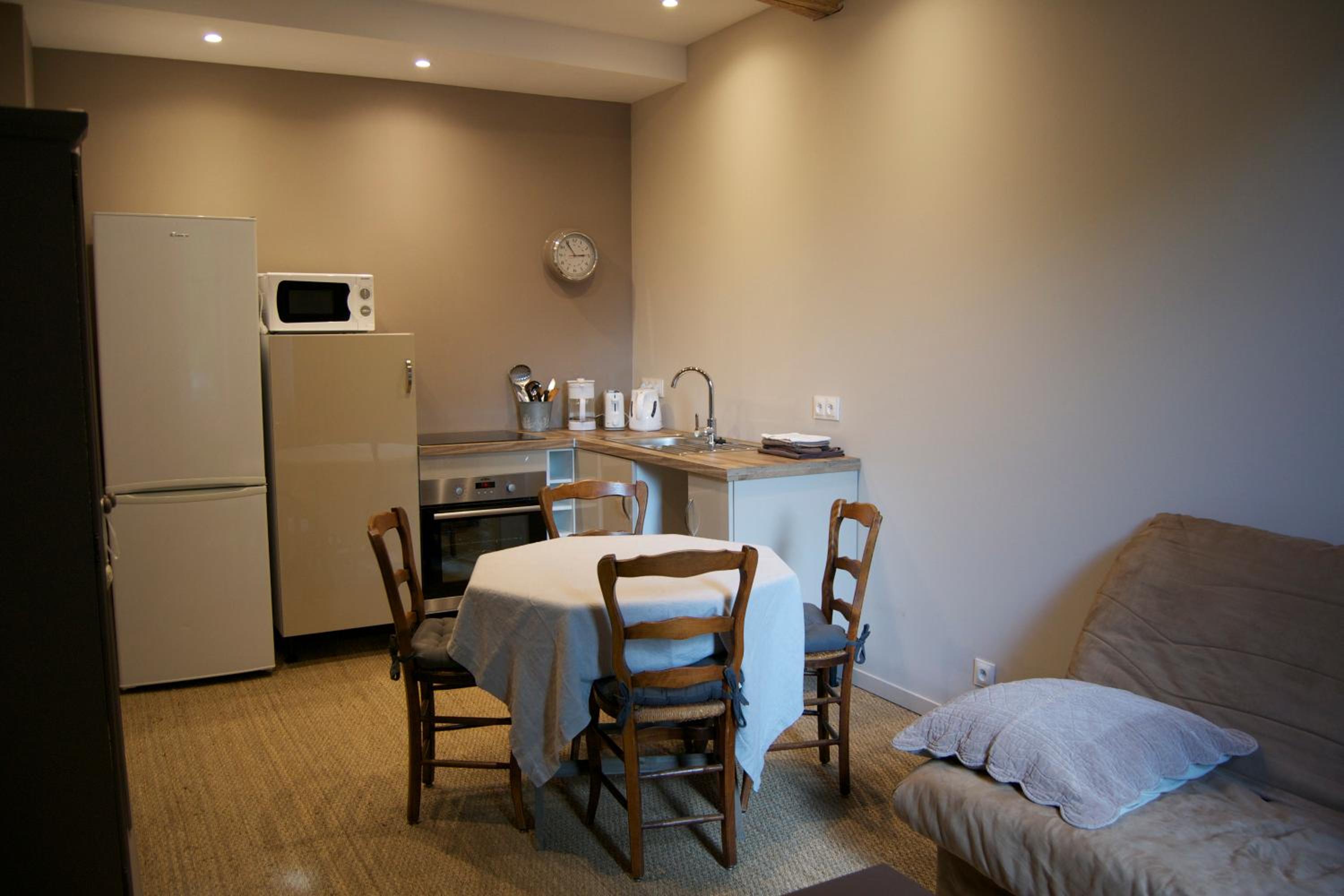 One-Bedroom Apartment - Romance photo 3