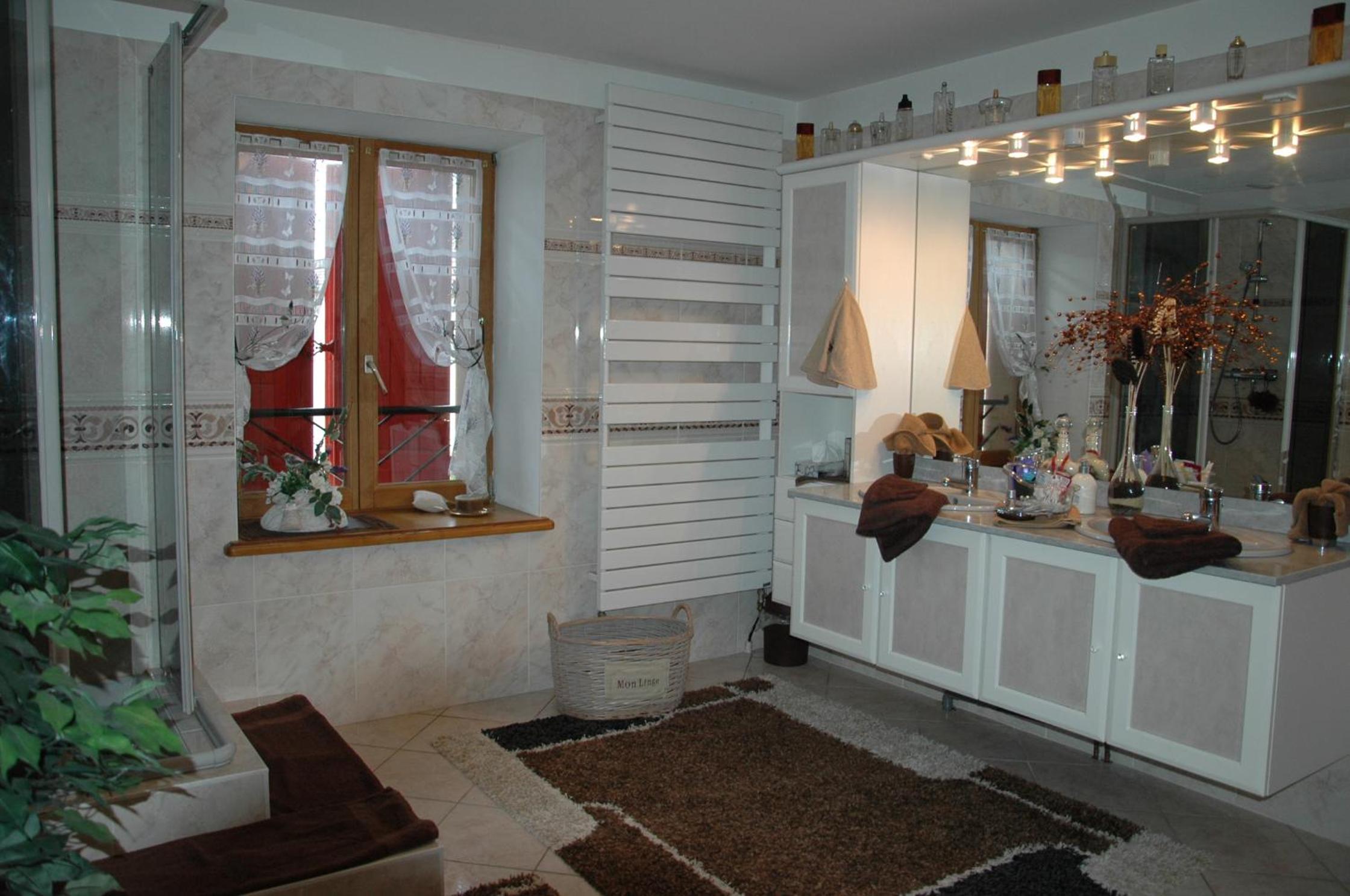 Family Room with Bathroom photo 2