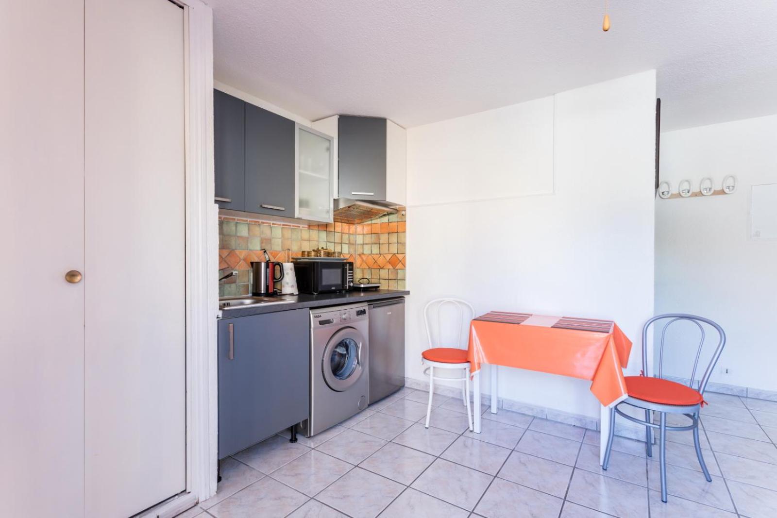 Studio Apartment photo 1