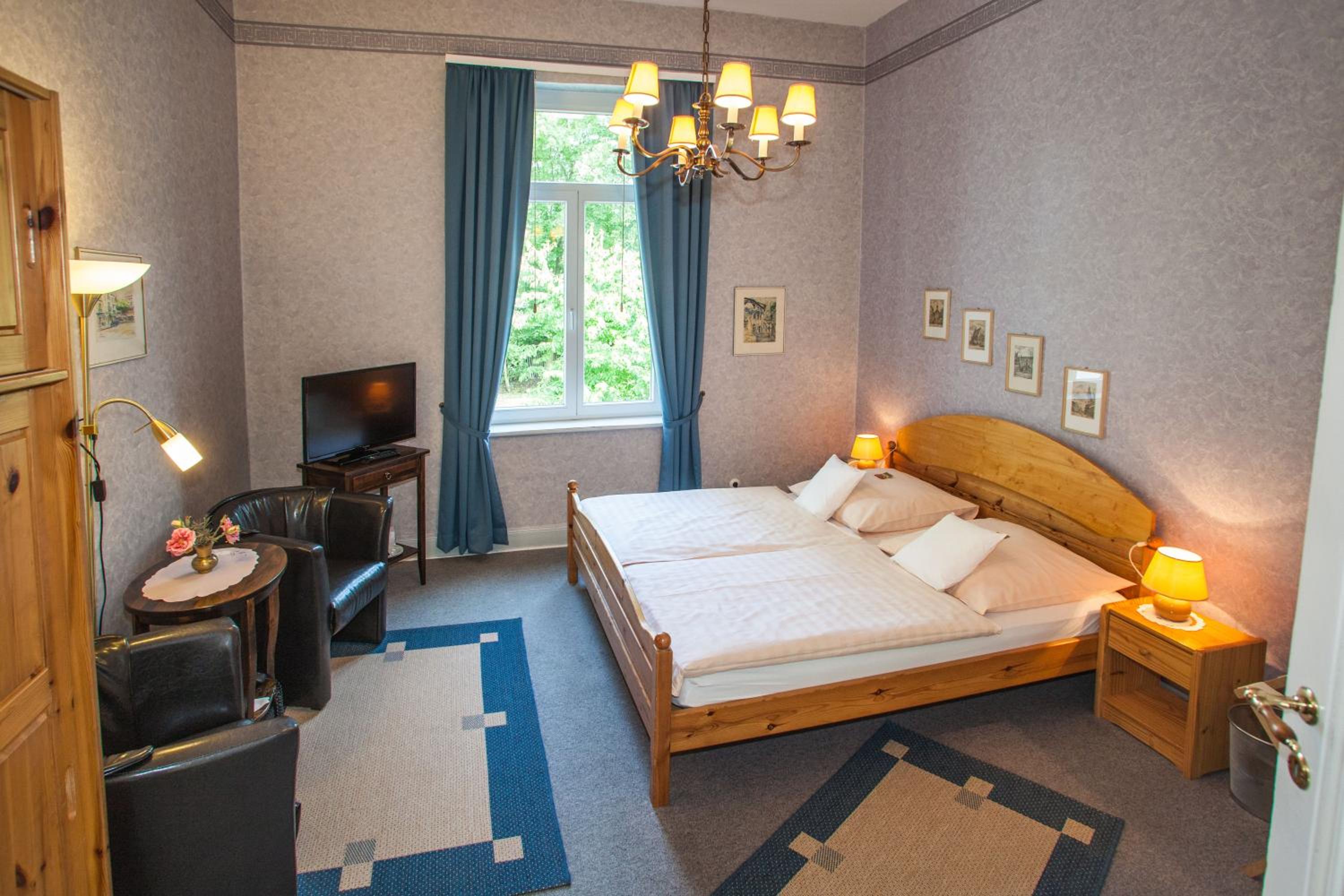 Double Room (1 Adult)