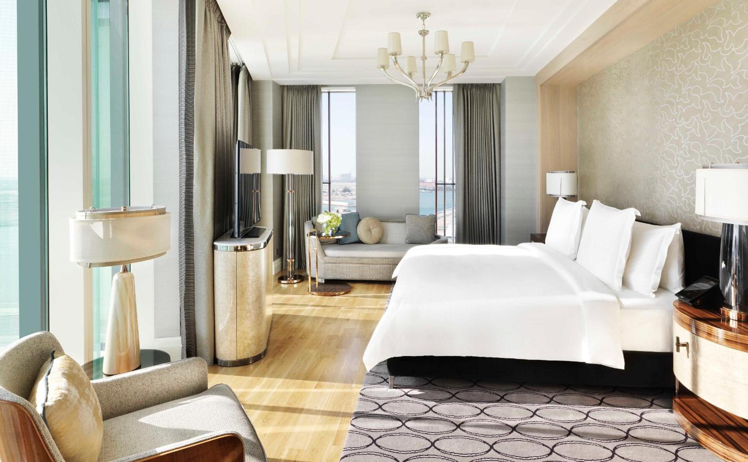 Premier Four Seasons Executive Suite king bed