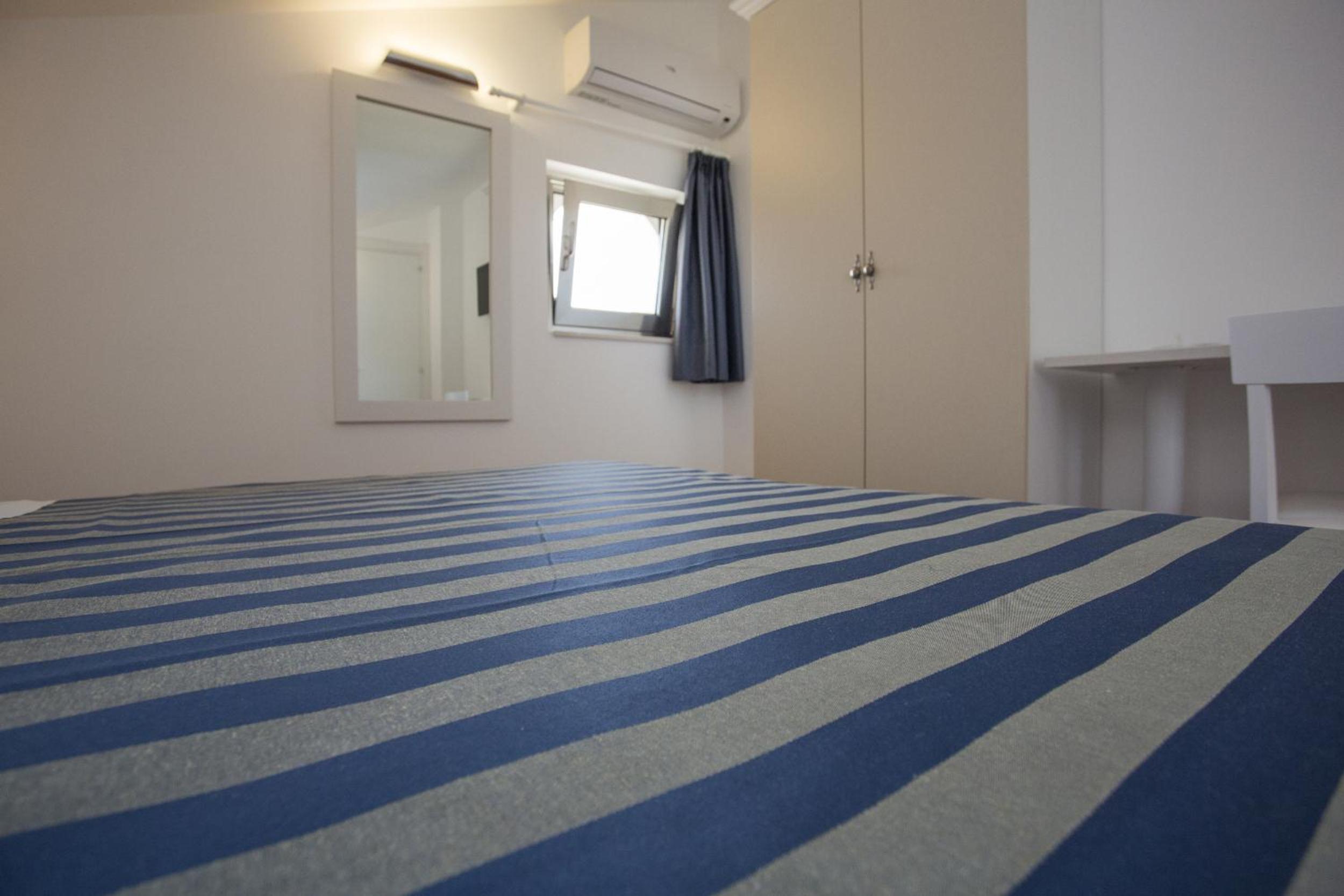 Double Room - Photo 7